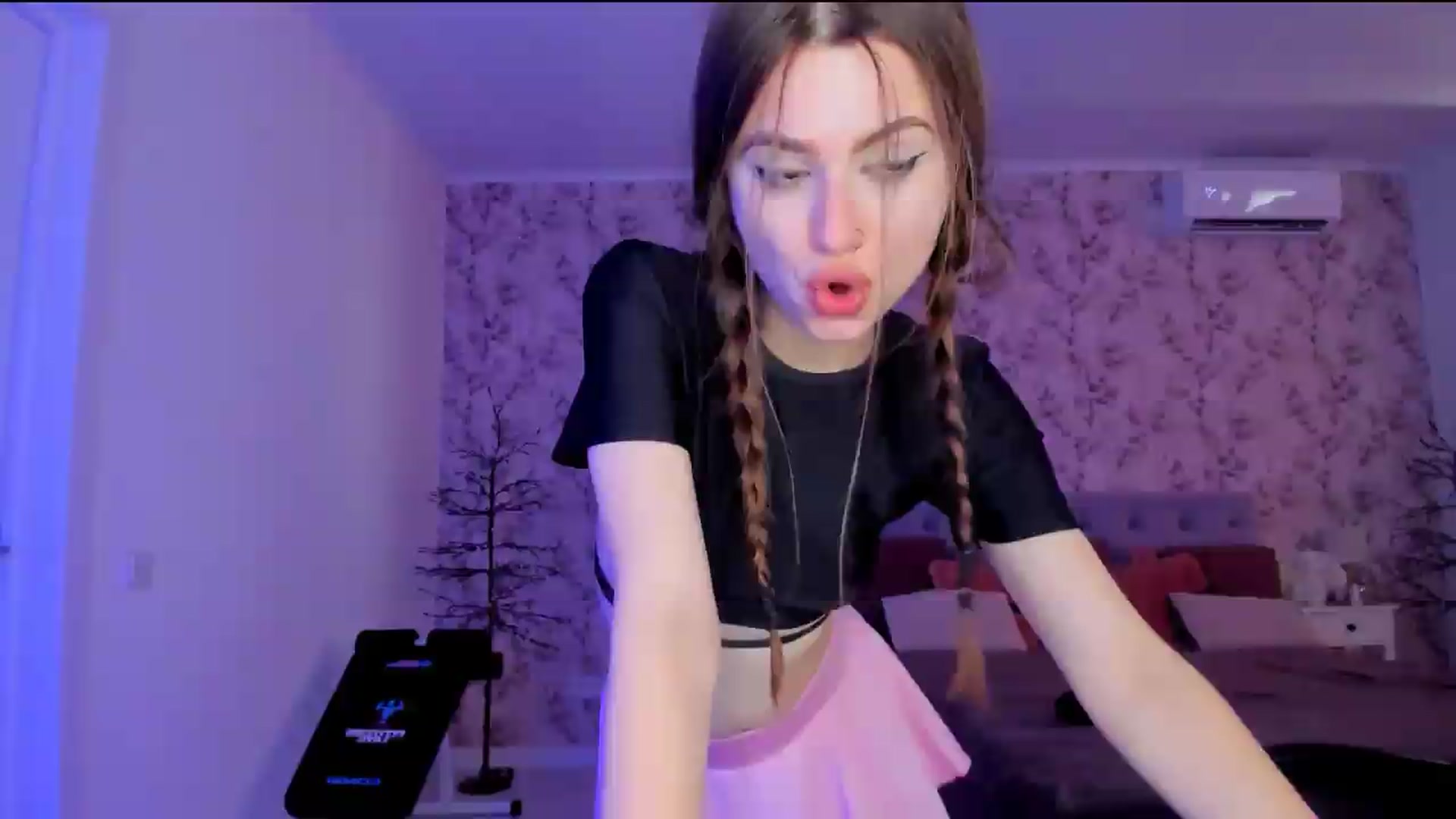 Gallery image thumbnail from Hotmolly_'s myfreecams stream on, 08/13/2026, 12:00 image 15 of 20