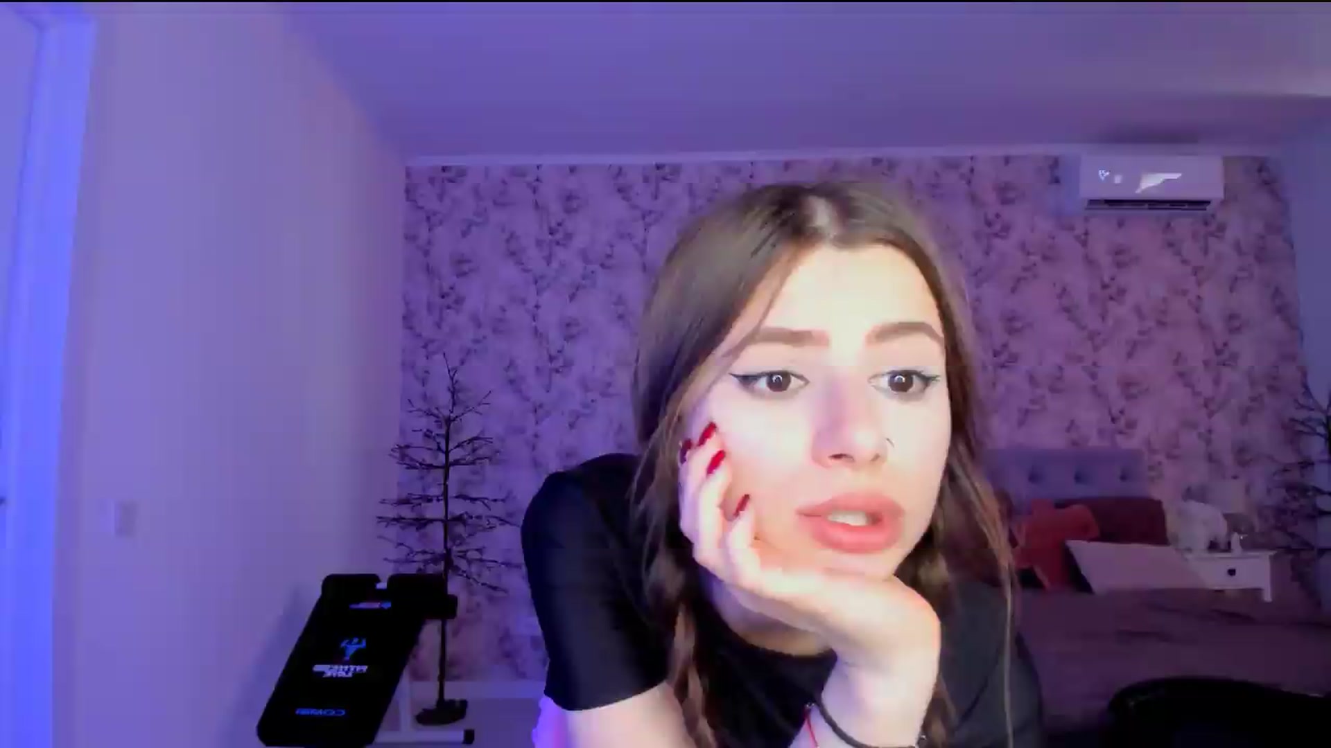Gallery image thumbnail from Hotmolly_'s myfreecams stream on, 08/13/2026, 12:00 image 19 of 20