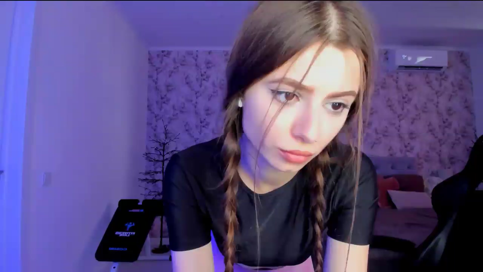 Gallery image thumbnail from Hotmolly_'s myfreecams stream on, 08/13/2026, 12:00 image 4 of 20