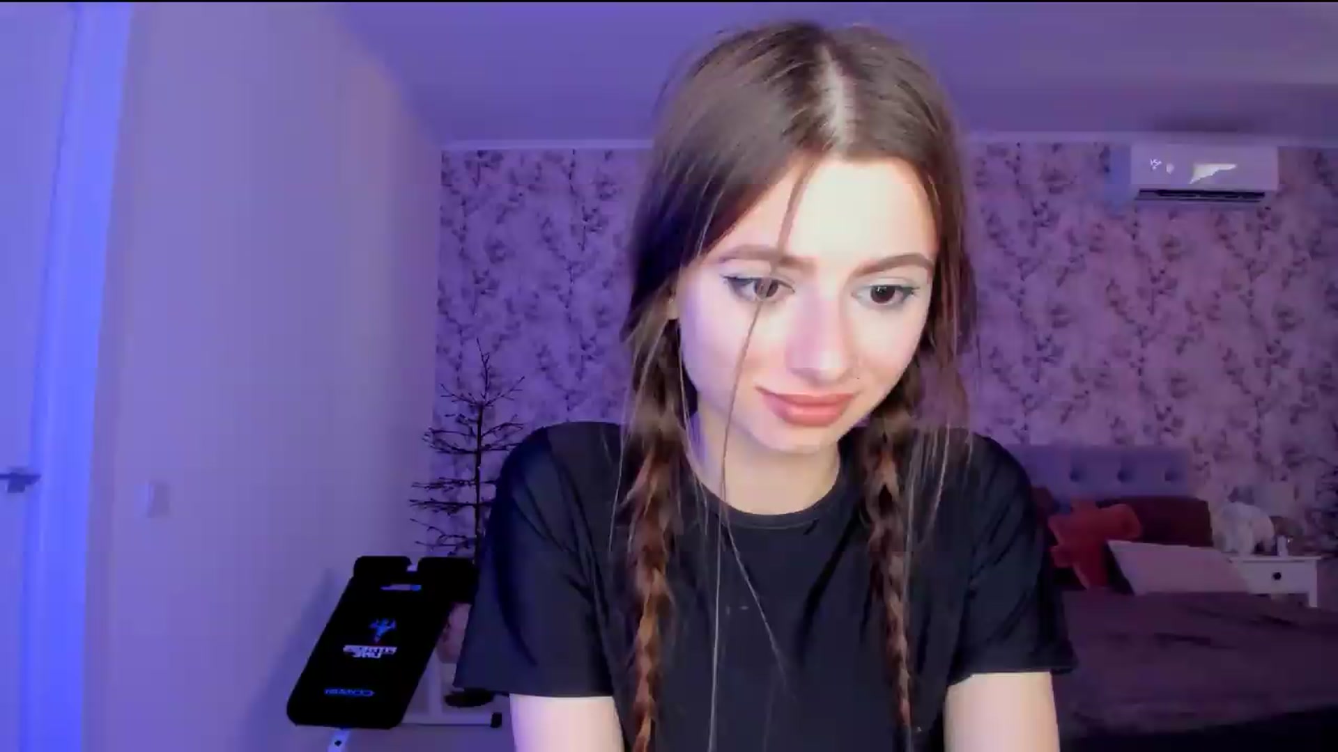 Gallery image thumbnail from Hotmolly_'s myfreecams stream on, 08/13/2026, 15:13 image 8 of 20