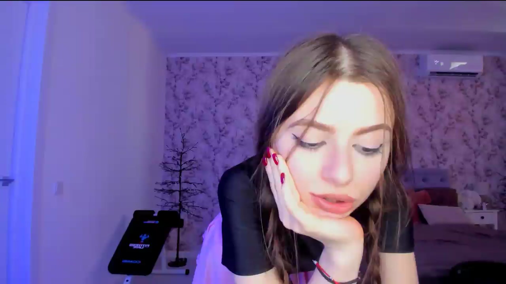 Gallery image thumbnail from Hotmolly_'s myfreecams stream on, 08/13/2026, 15:13 image 13 of 20