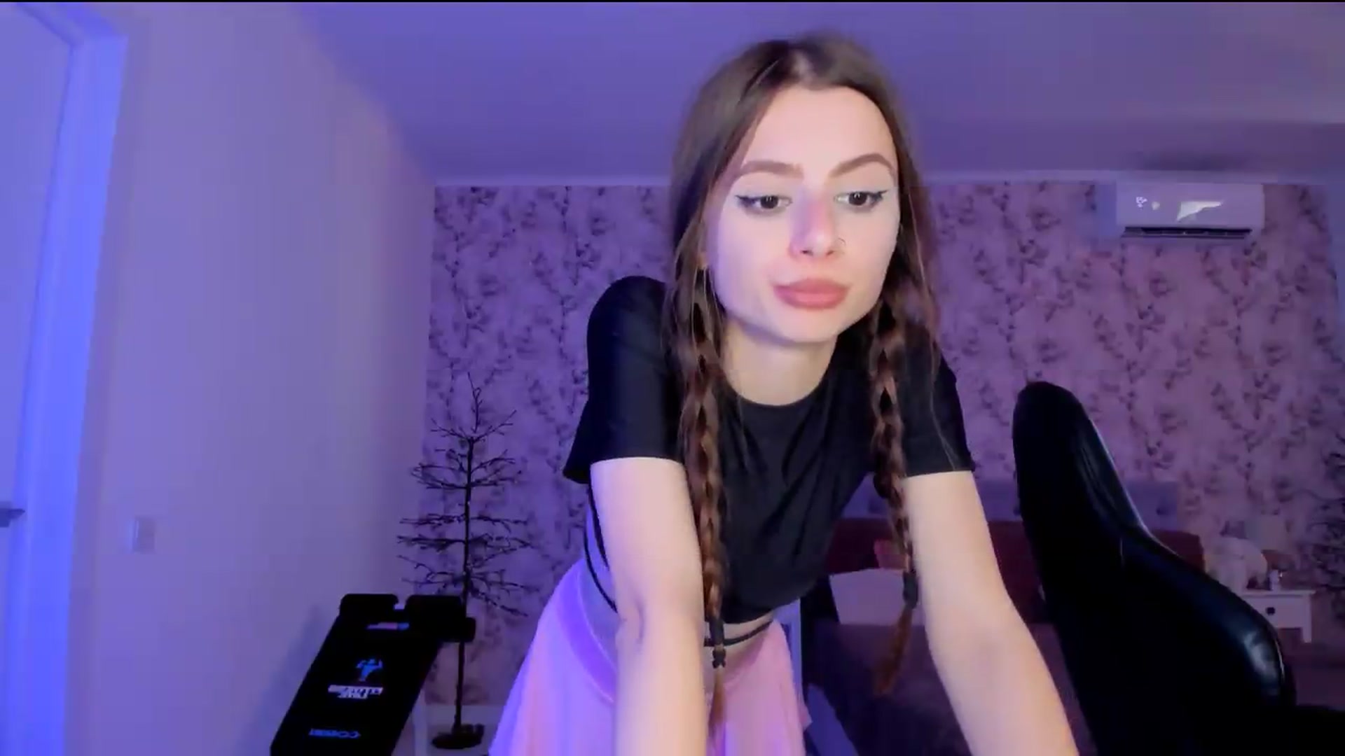 Gallery image thumbnail from Hotmolly_'s myfreecams stream on, 08/13/2026, 15:13 image 18 of 20