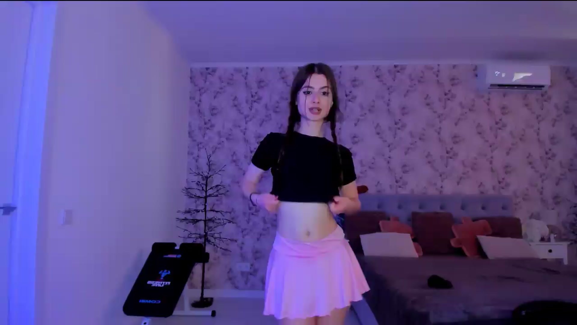Gallery image thumbnail from Hotmolly_'s myfreecams stream on, 08/13/2026, 15:13 image 11 of 20