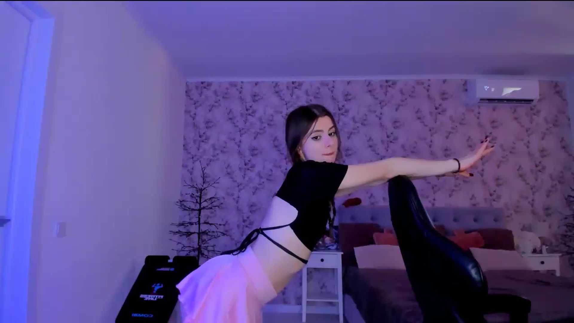 Gallery image thumbnail from Hotmolly_'s myfreecams stream on, 08/13/2026, 15:13 image 17 of 20
