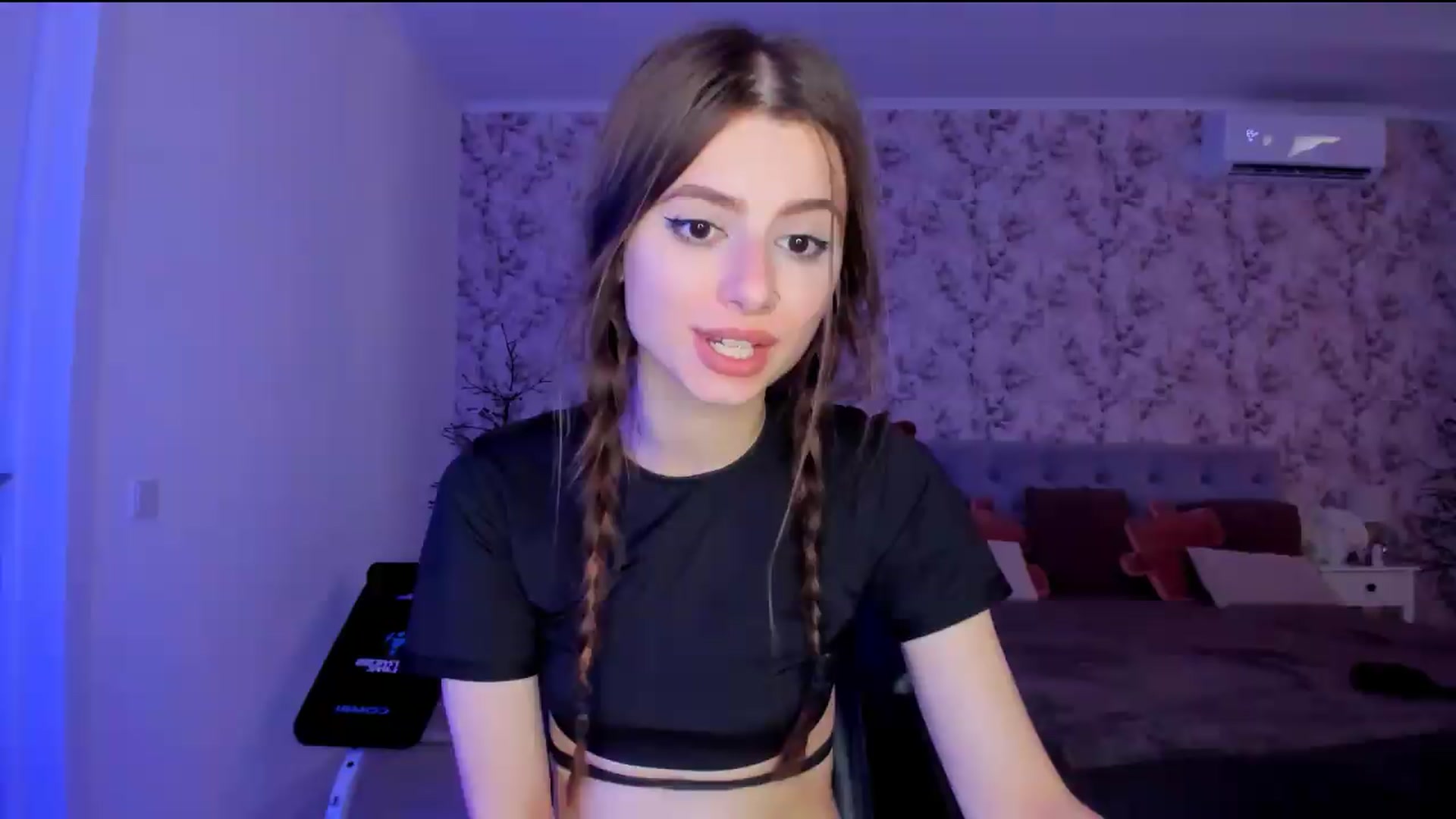 Gallery image thumbnail from Hotmolly_'s myfreecams stream on, 08/13/2026, 16:11 image 18 of 20
