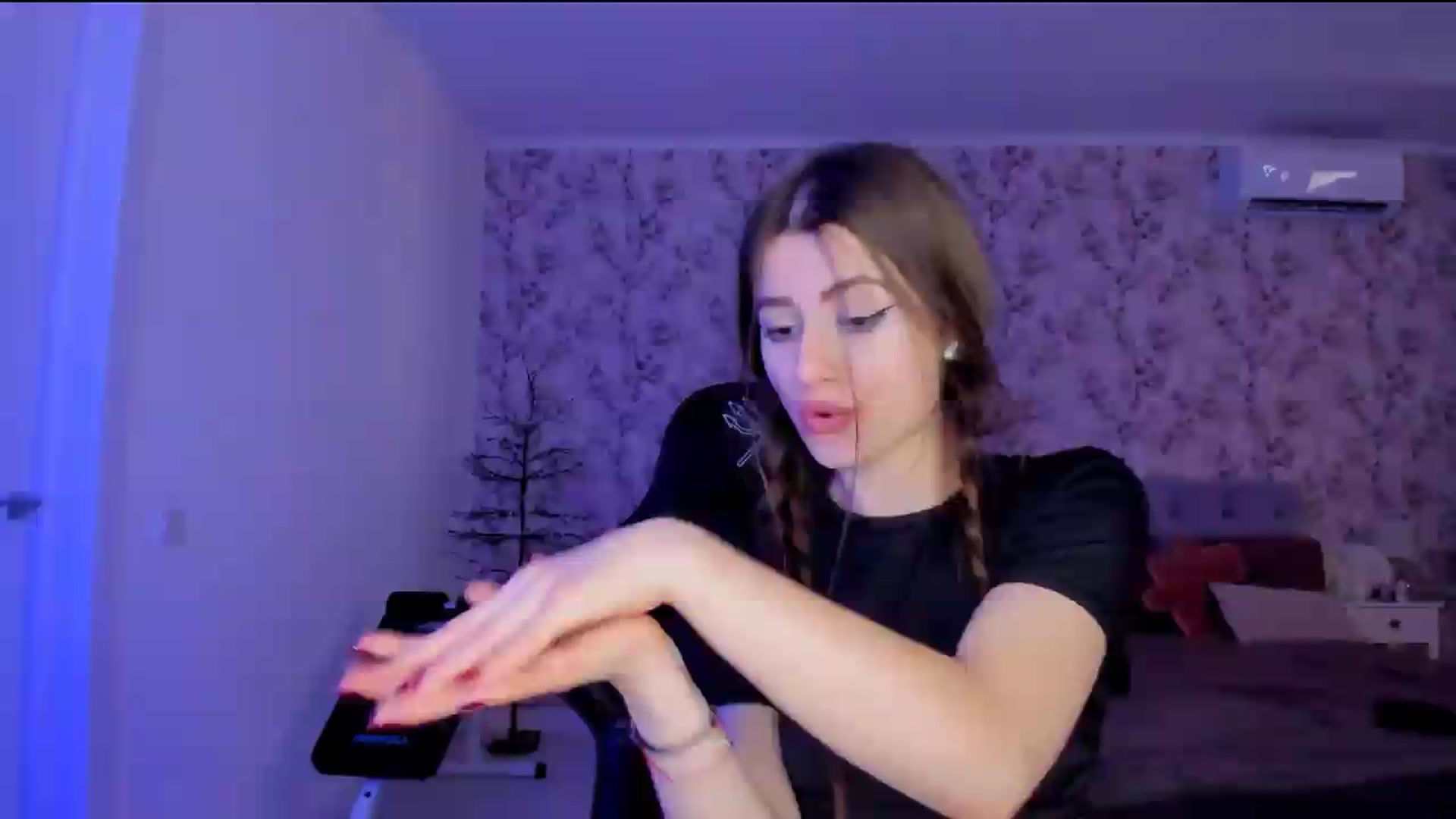 Gallery image thumbnail from Hotmolly_'s myfreecams stream on, 08/13/2026, 16:11 image 13 of 20