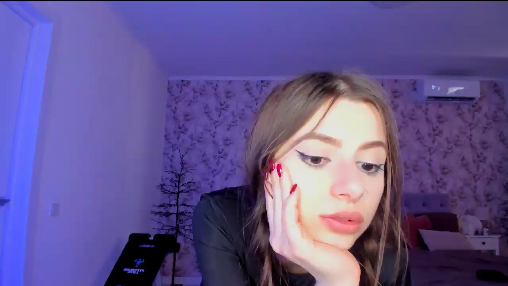 Gallery image thumbnail from Hotmolly_'s myfreecams stream on, 08/13/2026, 16:11 image 8 of 20