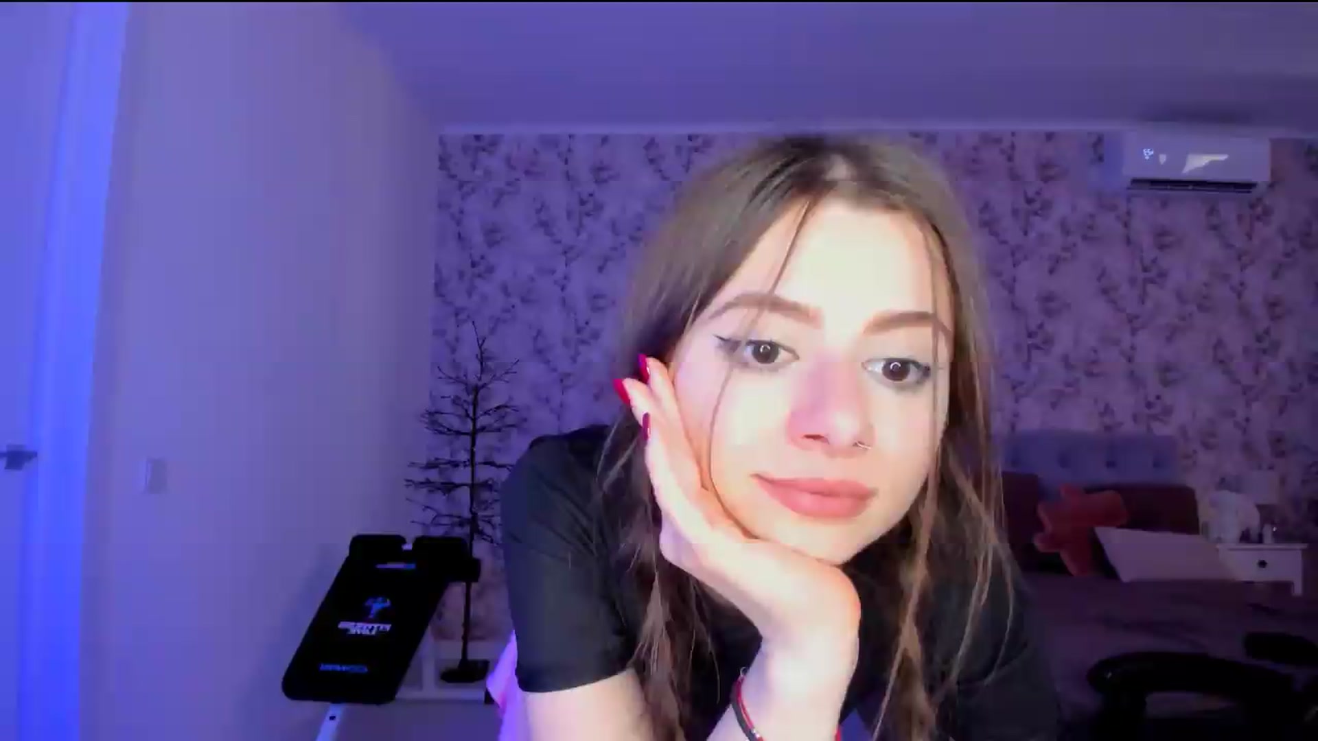 Gallery image thumbnail from Hotmolly_'s myfreecams stream on, 08/13/2026, 16:11 image 16 of 20