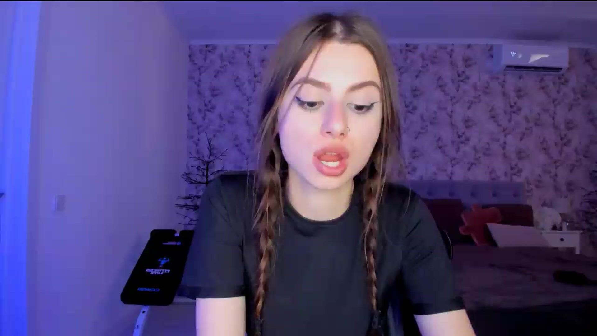 Gallery image thumbnail from Hotmolly_'s myfreecams stream on, 08/13/2026, 16:11 image 19 of 20