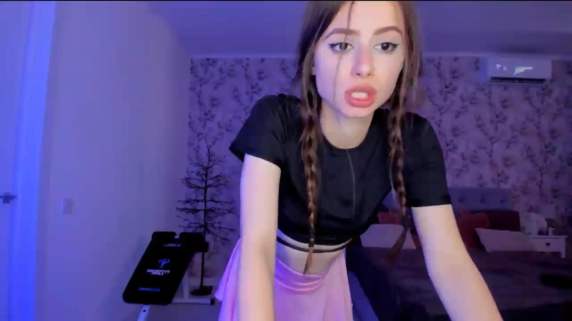 Gallery image thumbnail from Hotmolly_'s myfreecams stream on, 08/13/2026, 16:11 image 11 of 20