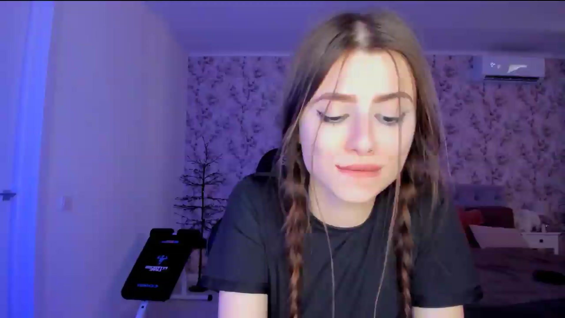 Gallery image thumbnail from Hotmolly_'s myfreecams stream on, 08/13/2026, 16:11 image 14 of 20