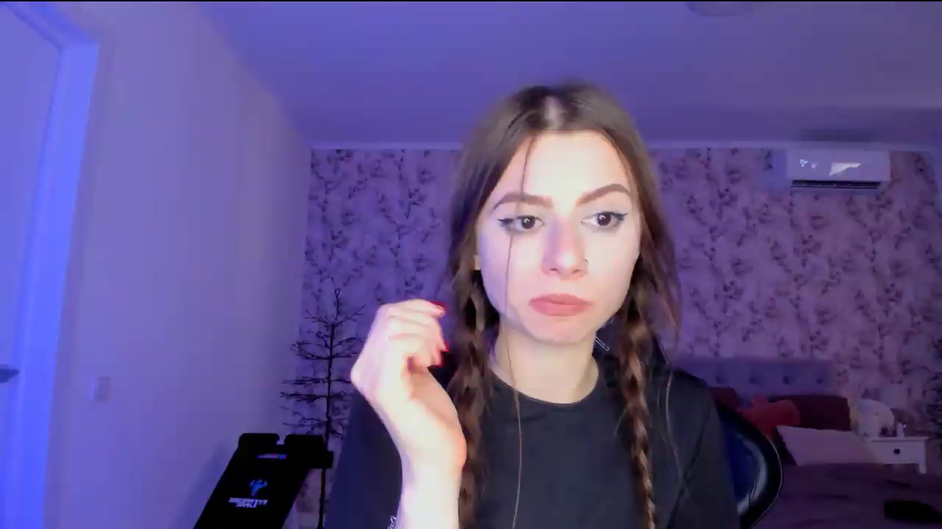 Gallery image thumbnail from Hotmolly_'s myfreecams stream on, 08/13/2026, 16:11 image 7 of 20