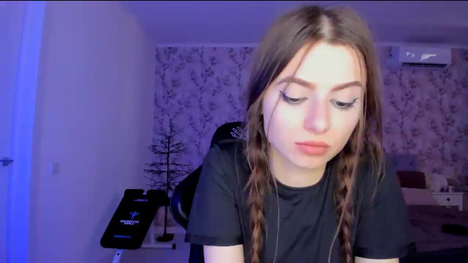 Gallery image thumbnail from Hotmolly_'s myfreecams stream on, 08/13/2026, 16:11 image 15 of 20