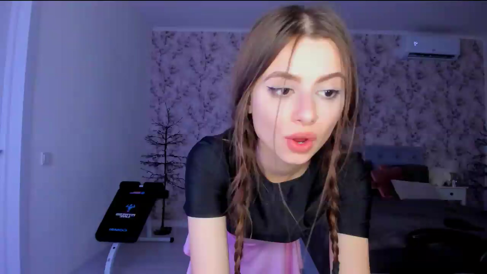 Gallery image thumbnail from Hotmolly_'s myfreecams stream on, 08/13/2026, 17:51 image 12 of 20