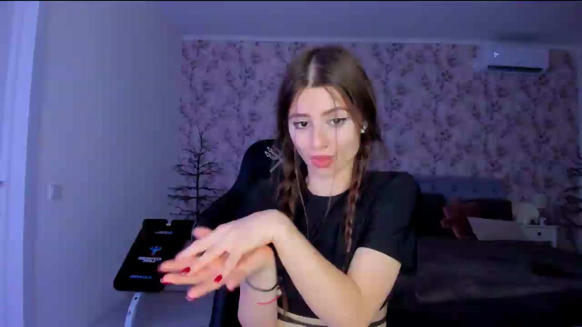Gallery image thumbnail from Hotmolly_'s myfreecams stream on, 08/13/2026, 17:51 image 6 of 20