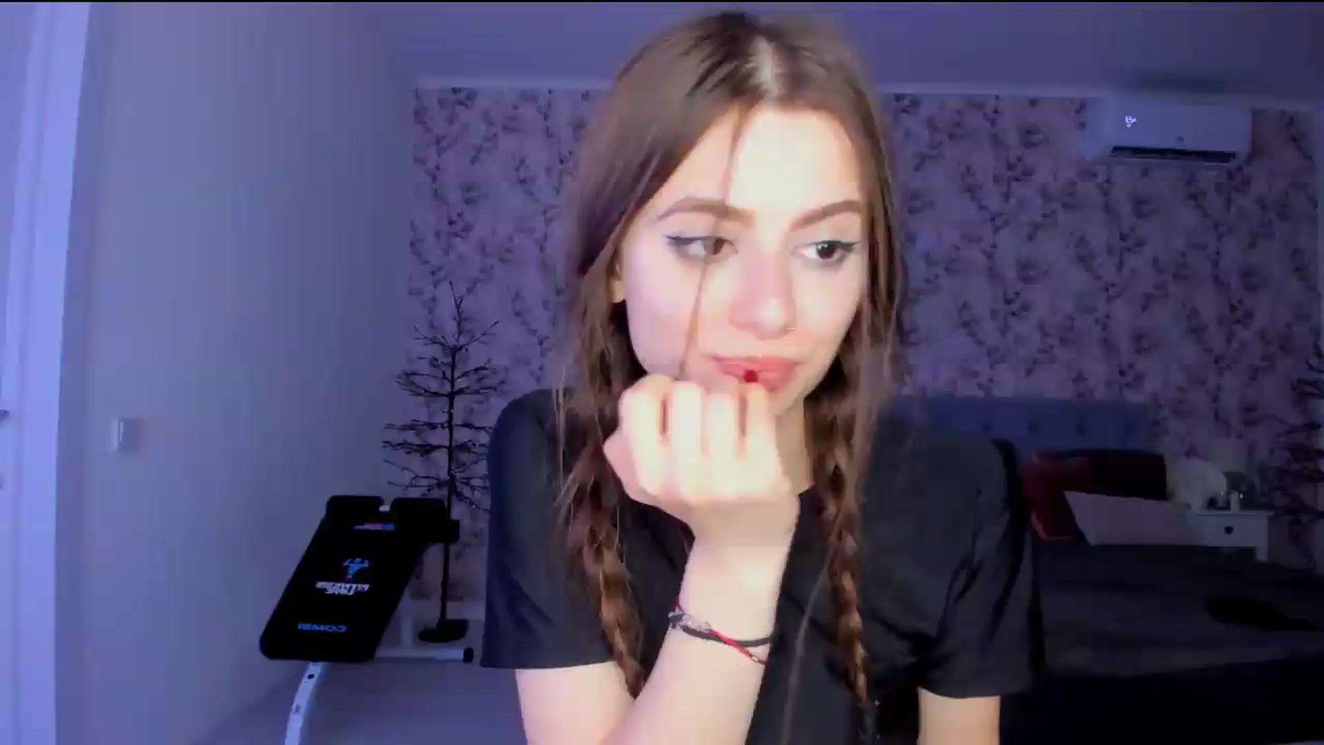 Gallery image thumbnail from Hotmolly_'s myfreecams stream on, 08/13/2026, 17:51 image 19 of 20