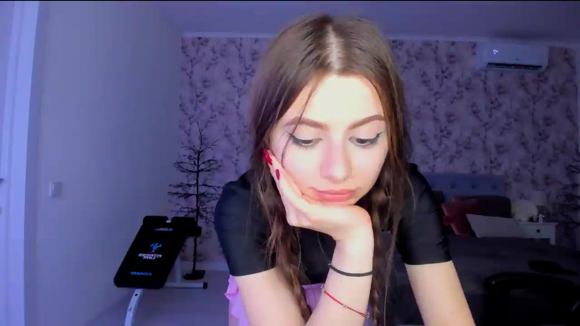 Gallery image thumbnail from Hotmolly_'s myfreecams stream on, 08/13/2026, 17:51 image 16 of 20