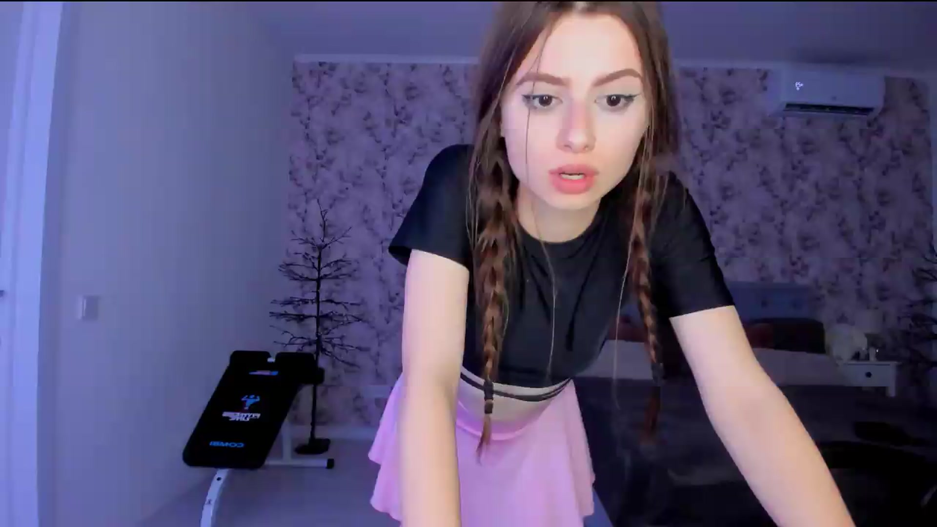 Gallery image thumbnail from Hotmolly_'s myfreecams stream on, 08/13/2026, 17:51 image 8 of 20