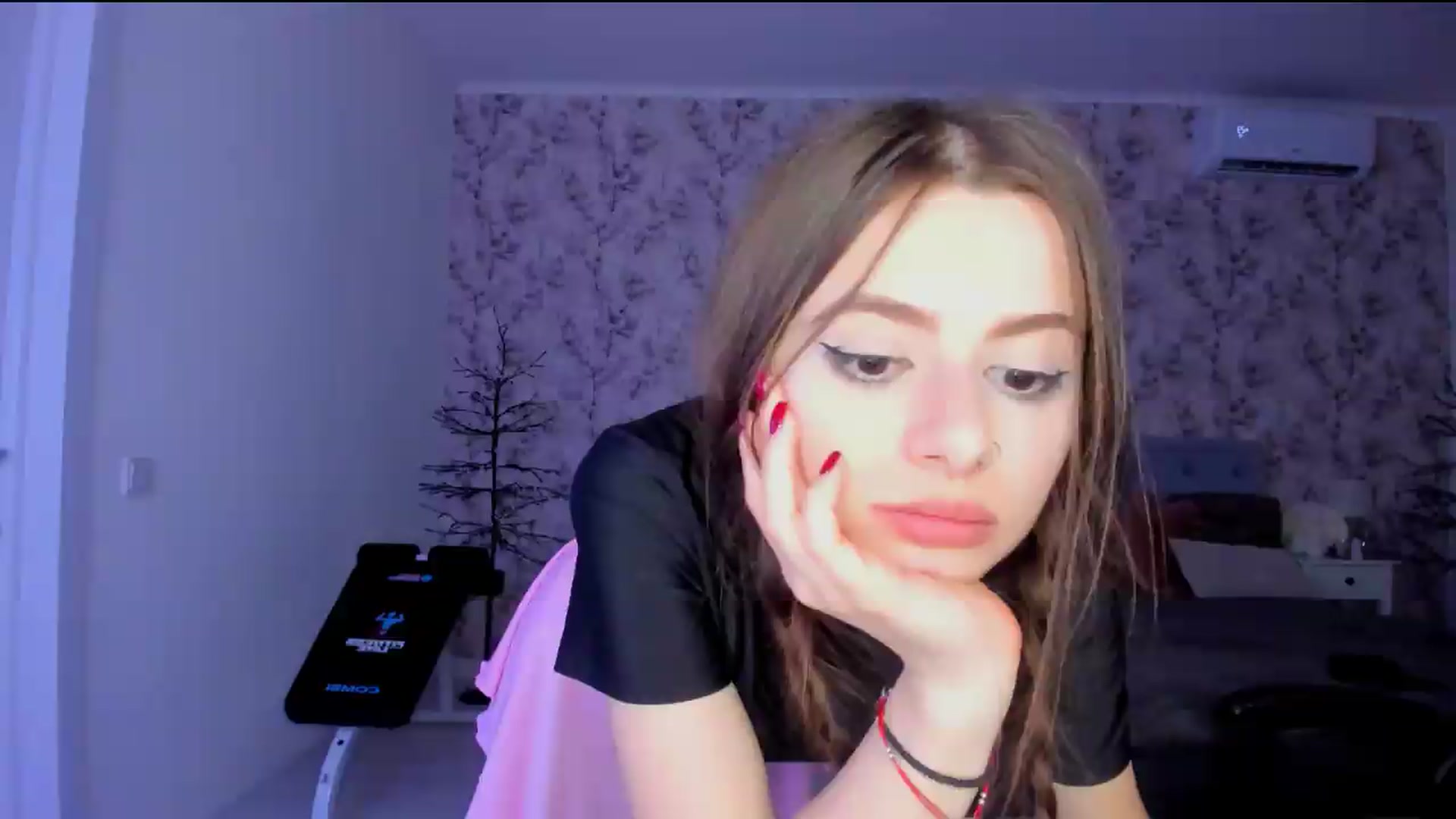 Gallery image thumbnail from Hotmolly_'s myfreecams stream on, 08/13/2026, 17:51 image 10 of 20
