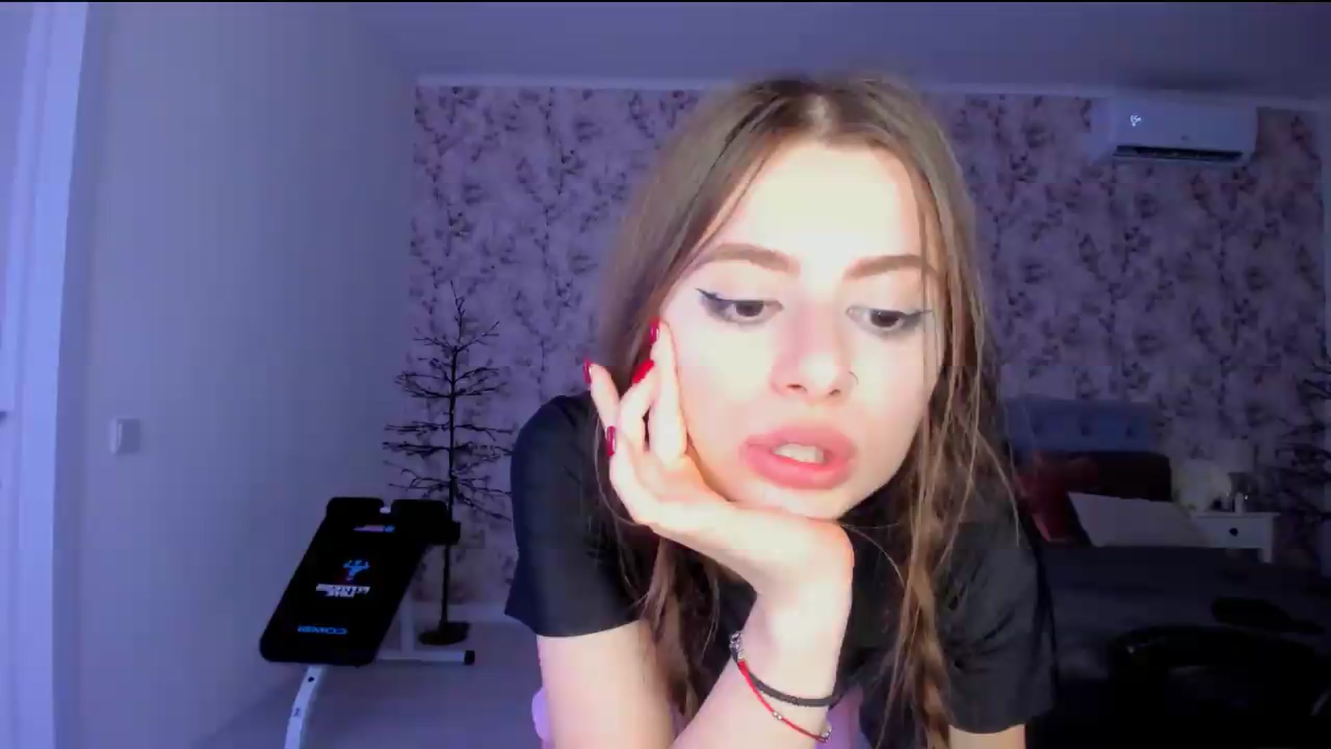Gallery image thumbnail from Hotmolly_'s myfreecams stream on, 08/13/2026, 17:51 image 11 of 20