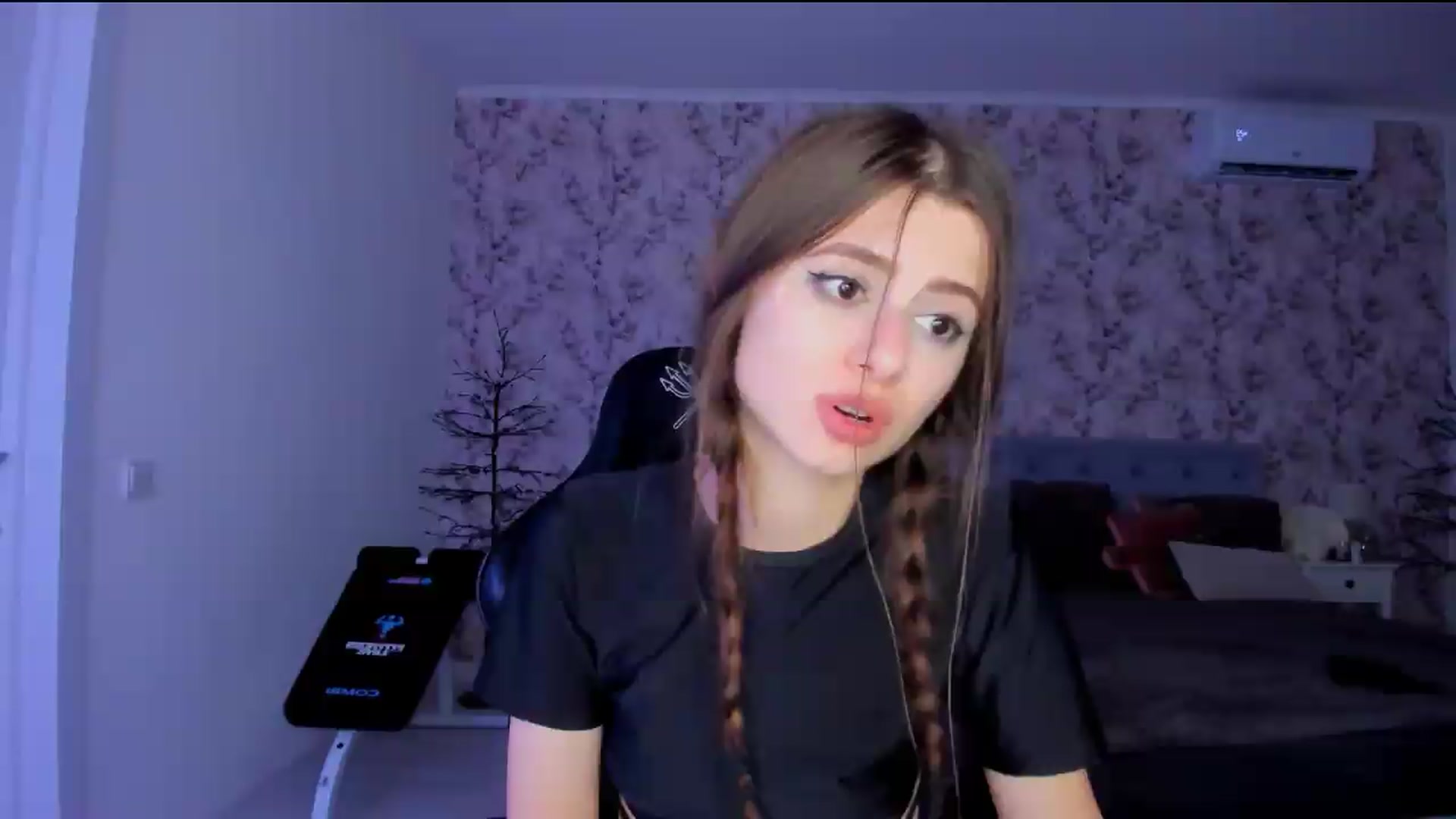 Gallery image thumbnail from Hotmolly_'s myfreecams stream on, 08/13/2026, 17:51 image 7 of 20