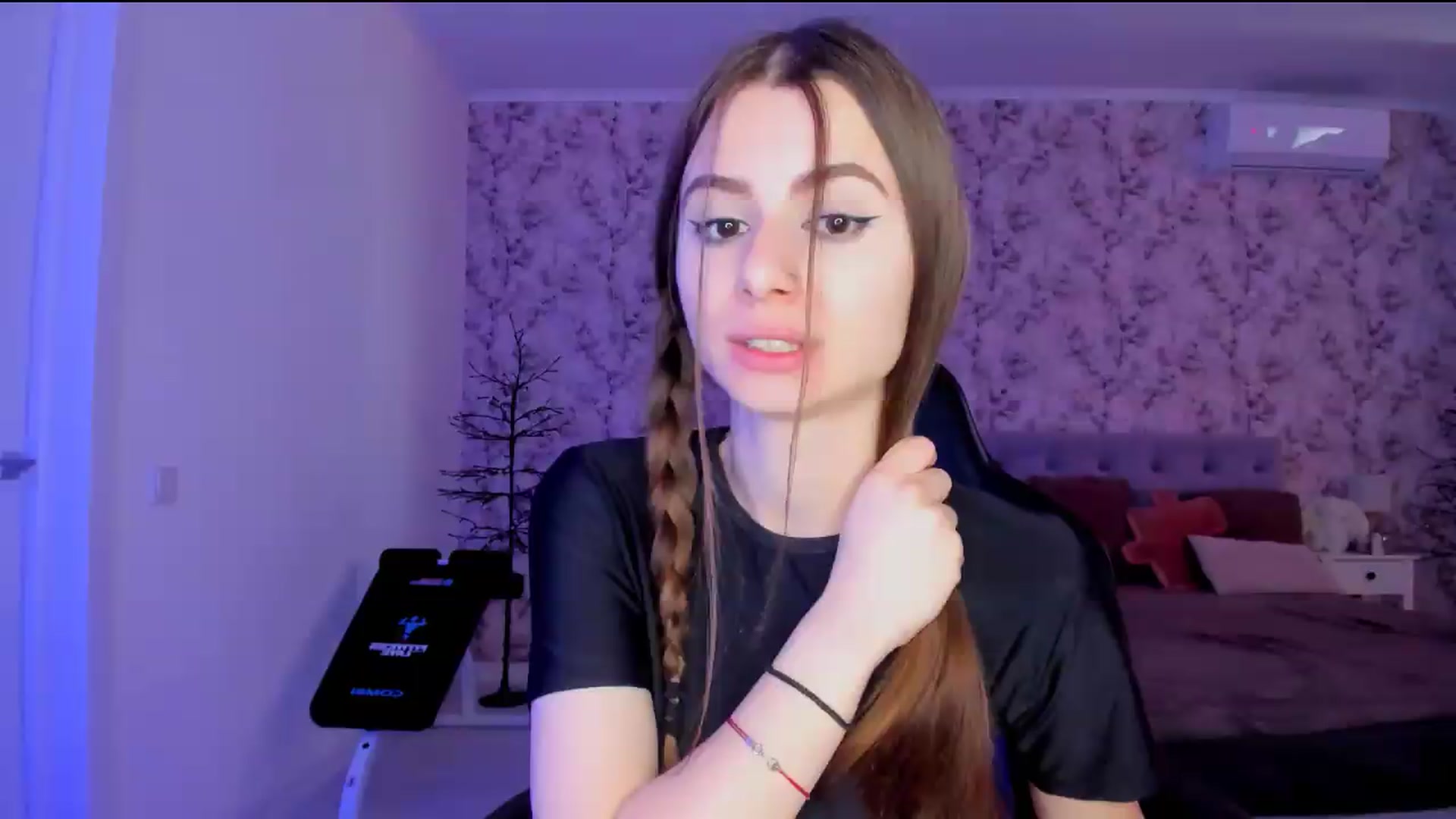 Gallery image thumbnail from Hotmolly_'s myfreecams stream on, 08/14/2026, 10:18 image 8 of 20