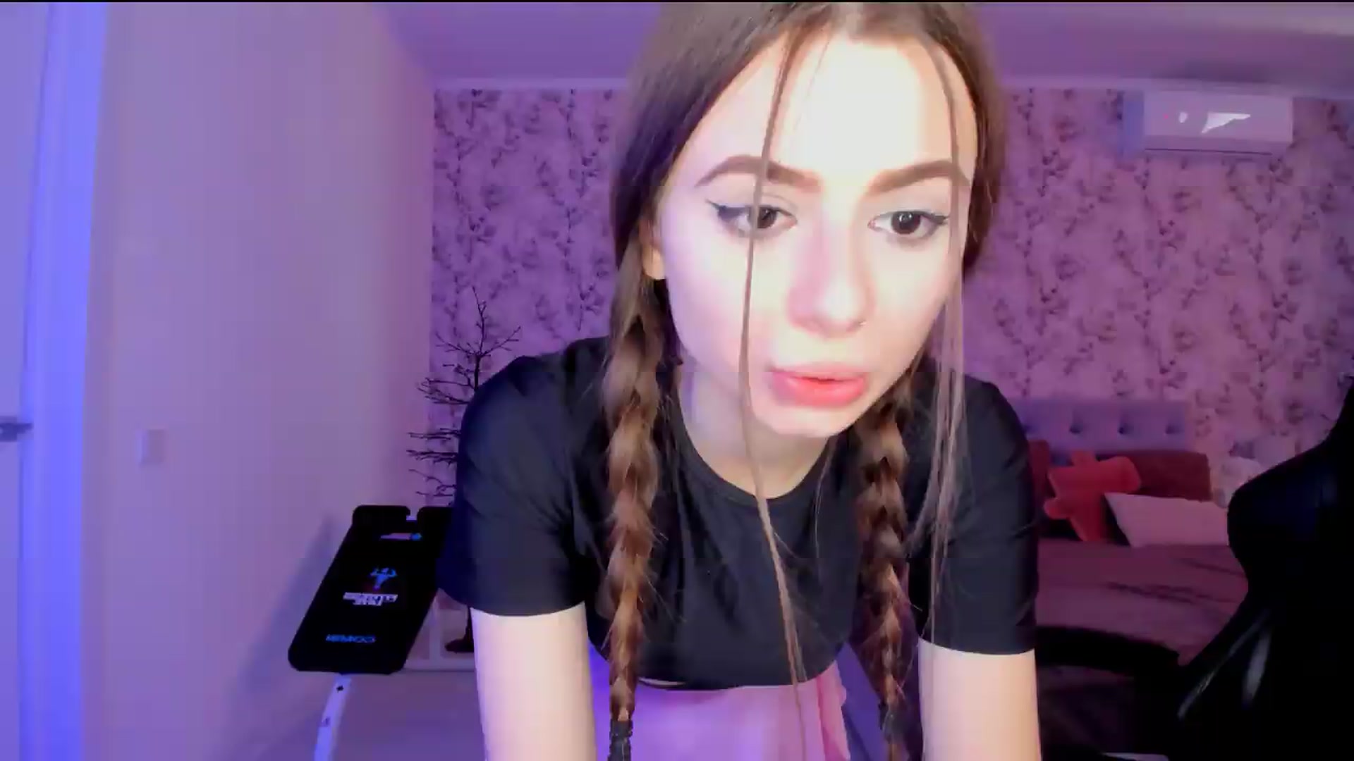 Gallery image thumbnail from Hotmolly_'s myfreecams stream on, 08/14/2026, 10:18 image 20 of 20