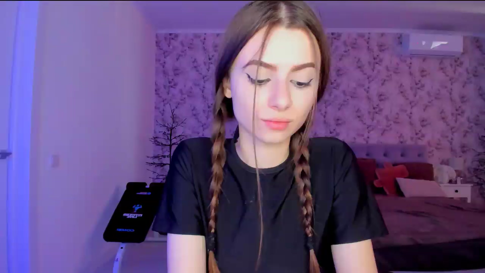 Gallery image thumbnail from Hotmolly_'s myfreecams stream on, 08/14/2026, 10:18 image 14 of 20