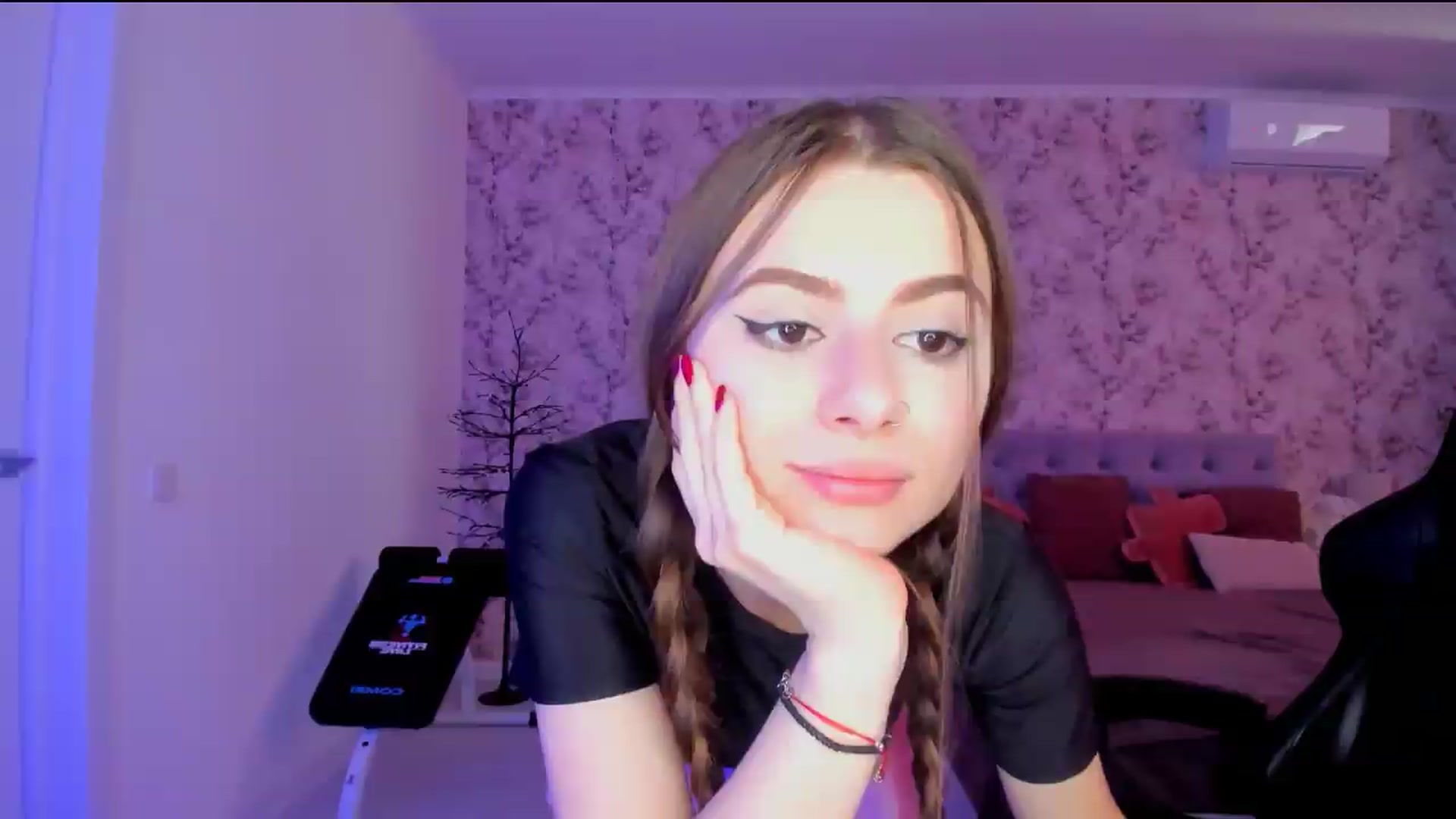 Gallery image thumbnail from Hotmolly_'s myfreecams stream on, 08/14/2026, 10:18 image 19 of 20