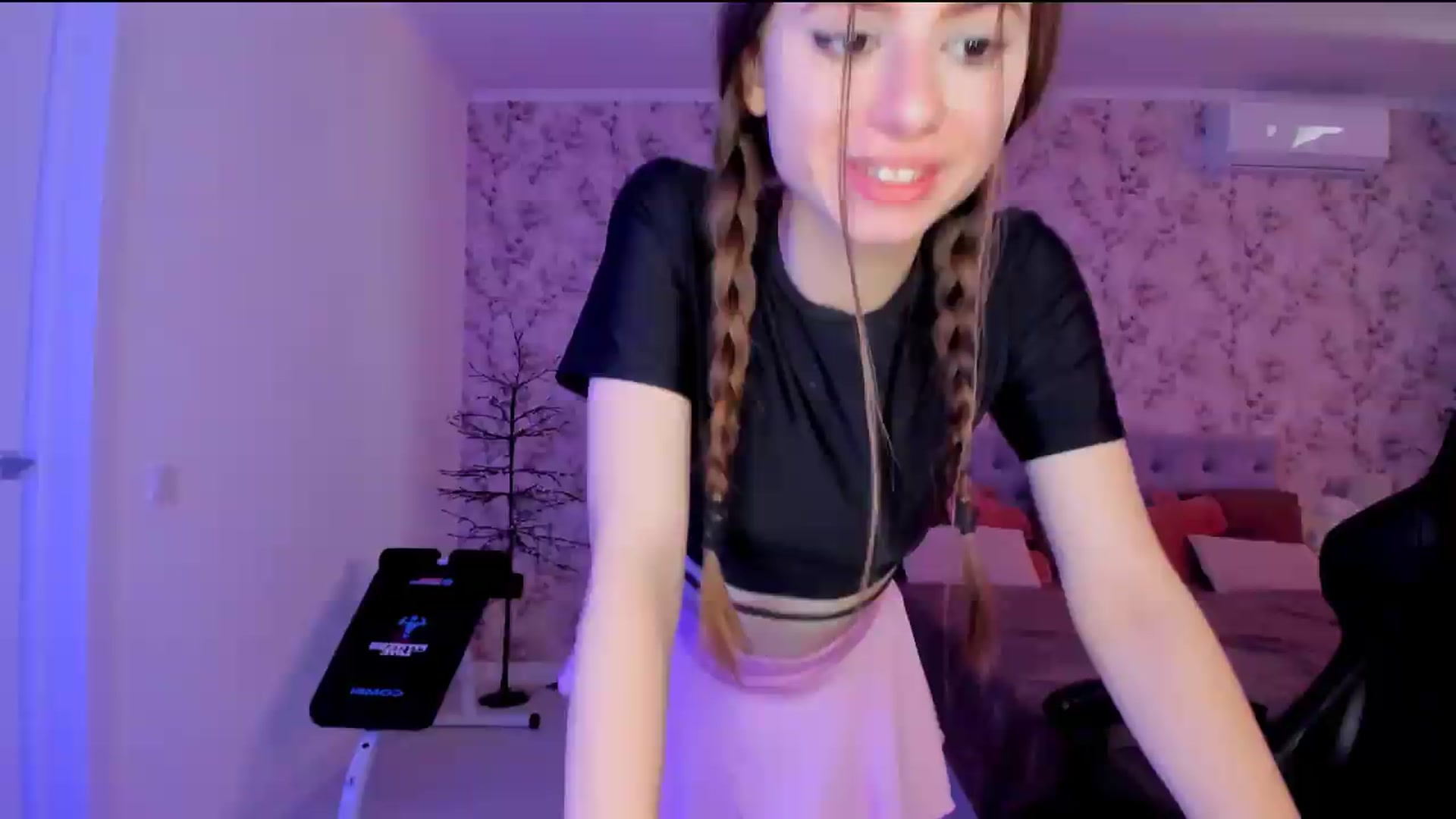 Gallery image thumbnail from Hotmolly_'s myfreecams stream on, 08/14/2026, 10:18 image 18 of 20