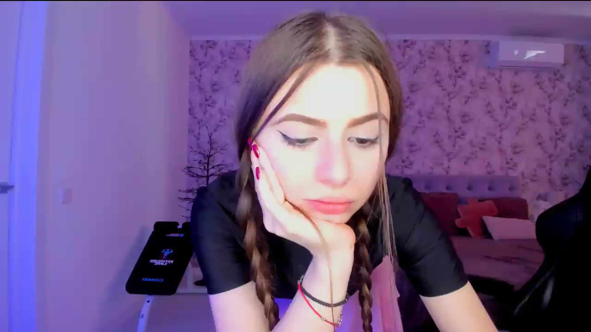 Gallery image thumbnail from Hotmolly_'s myfreecams stream on, 08/14/2026, 10:18 image 17 of 20