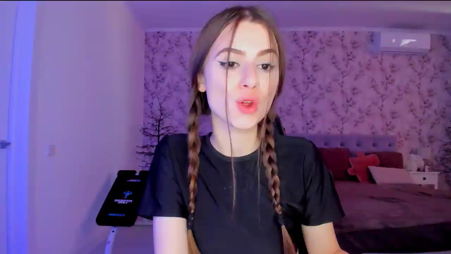 Gallery image thumbnail from Hotmolly_'s myfreecams stream on, 08/14/2026, 10:18 image 12 of 20