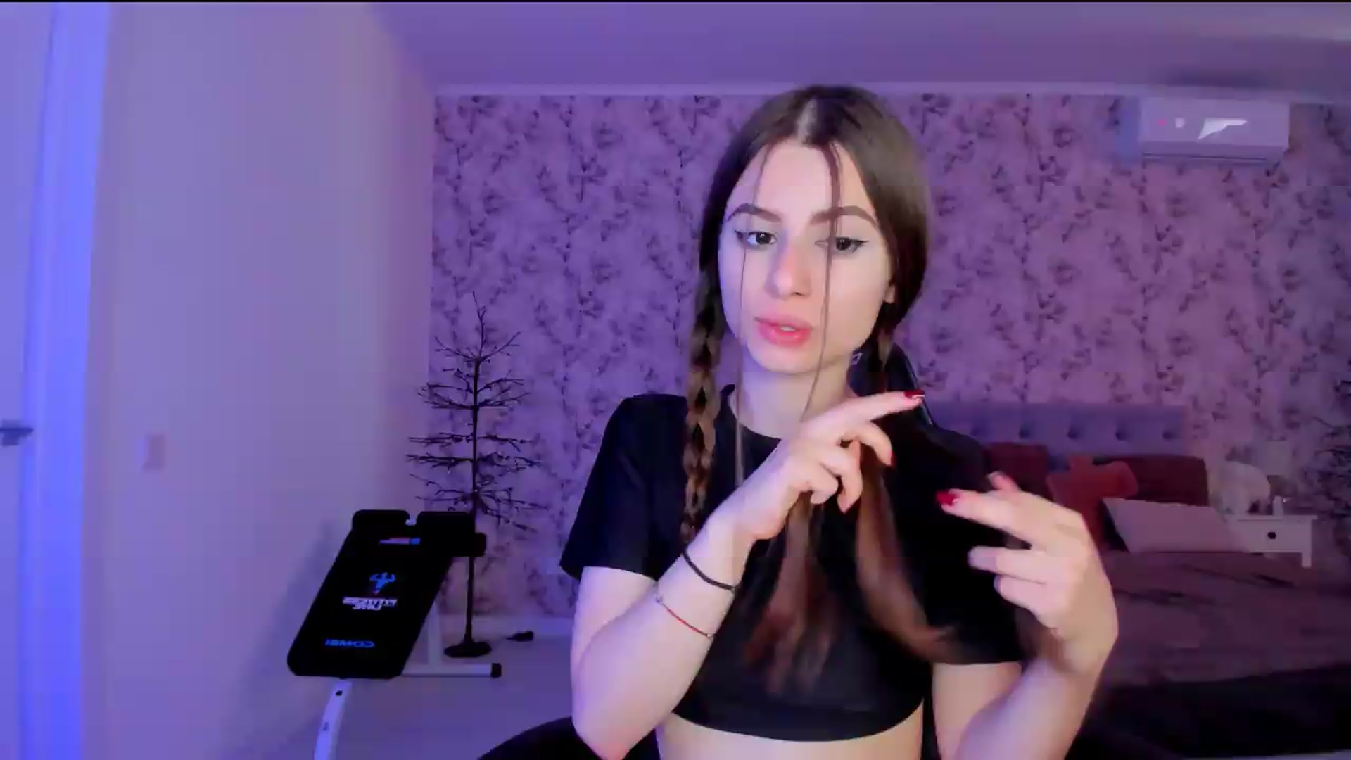 Gallery image thumbnail from Hotmolly_'s myfreecams stream on, 08/14/2026, 10:18 image 10 of 20