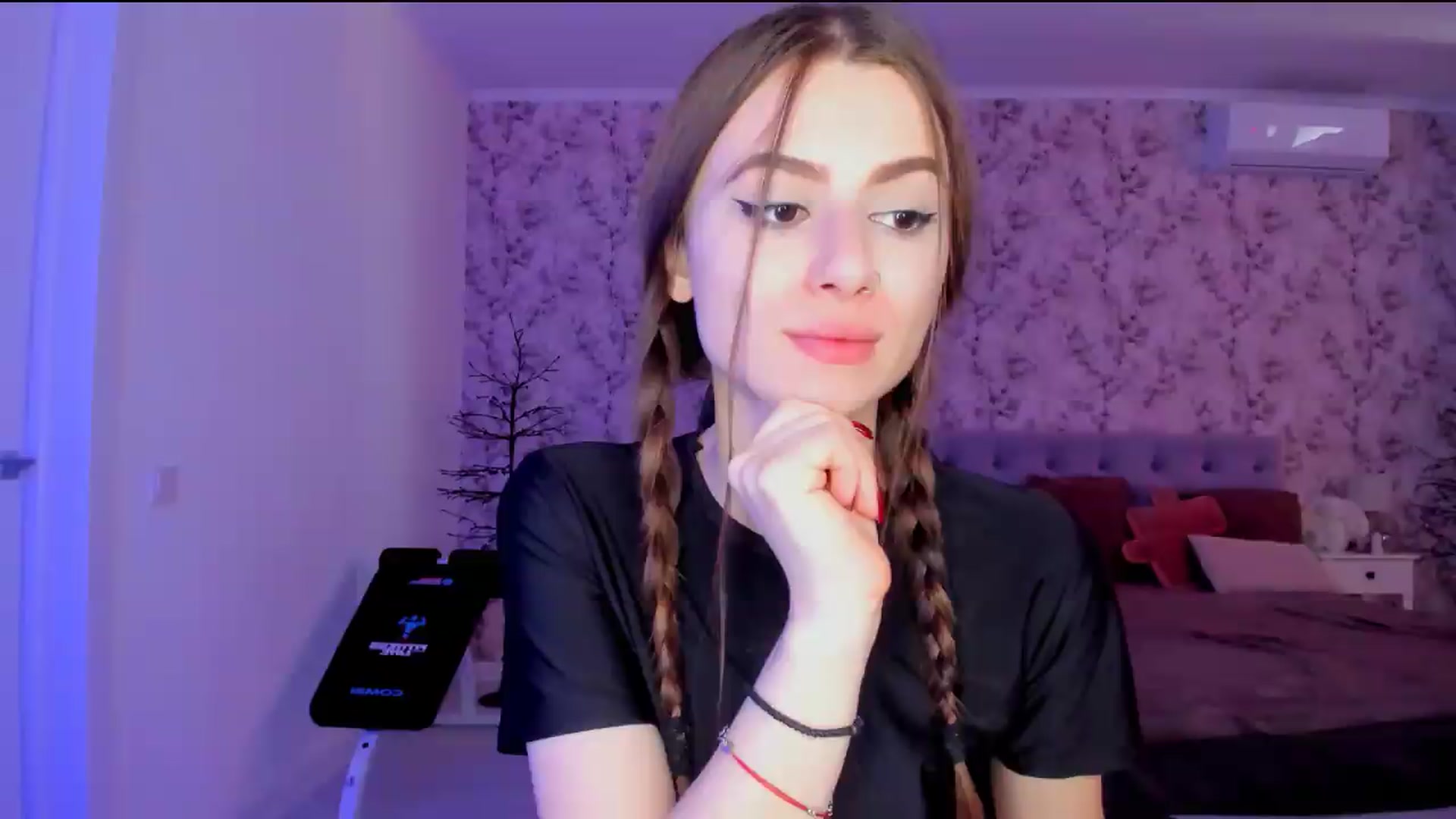 Gallery image thumbnail from Hotmolly_'s myfreecams stream on, 08/14/2026, 10:18 image 13 of 20