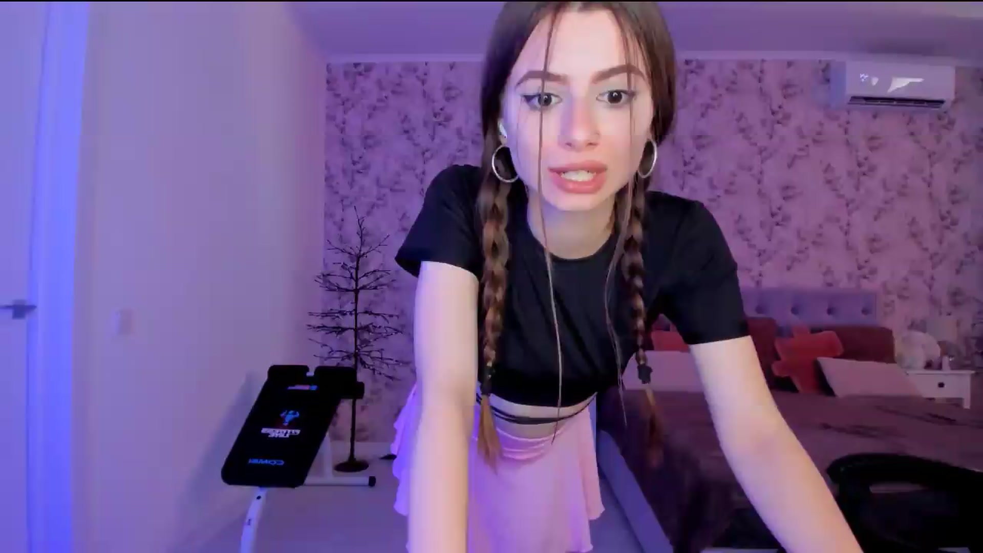 Gallery image thumbnail from Hotmolly_'s myfreecams stream on, 08/14/2026, 10:46 image 11 of 20