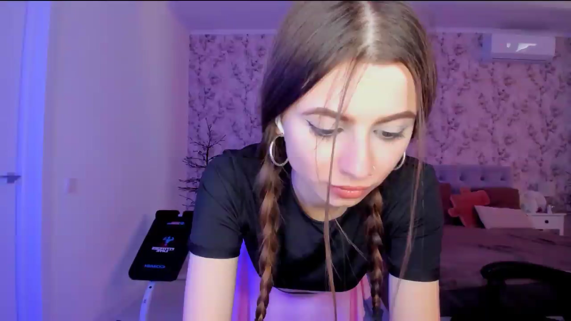 Gallery image thumbnail from Hotmolly_'s myfreecams stream on, 08/14/2026, 10:46 image 8 of 20