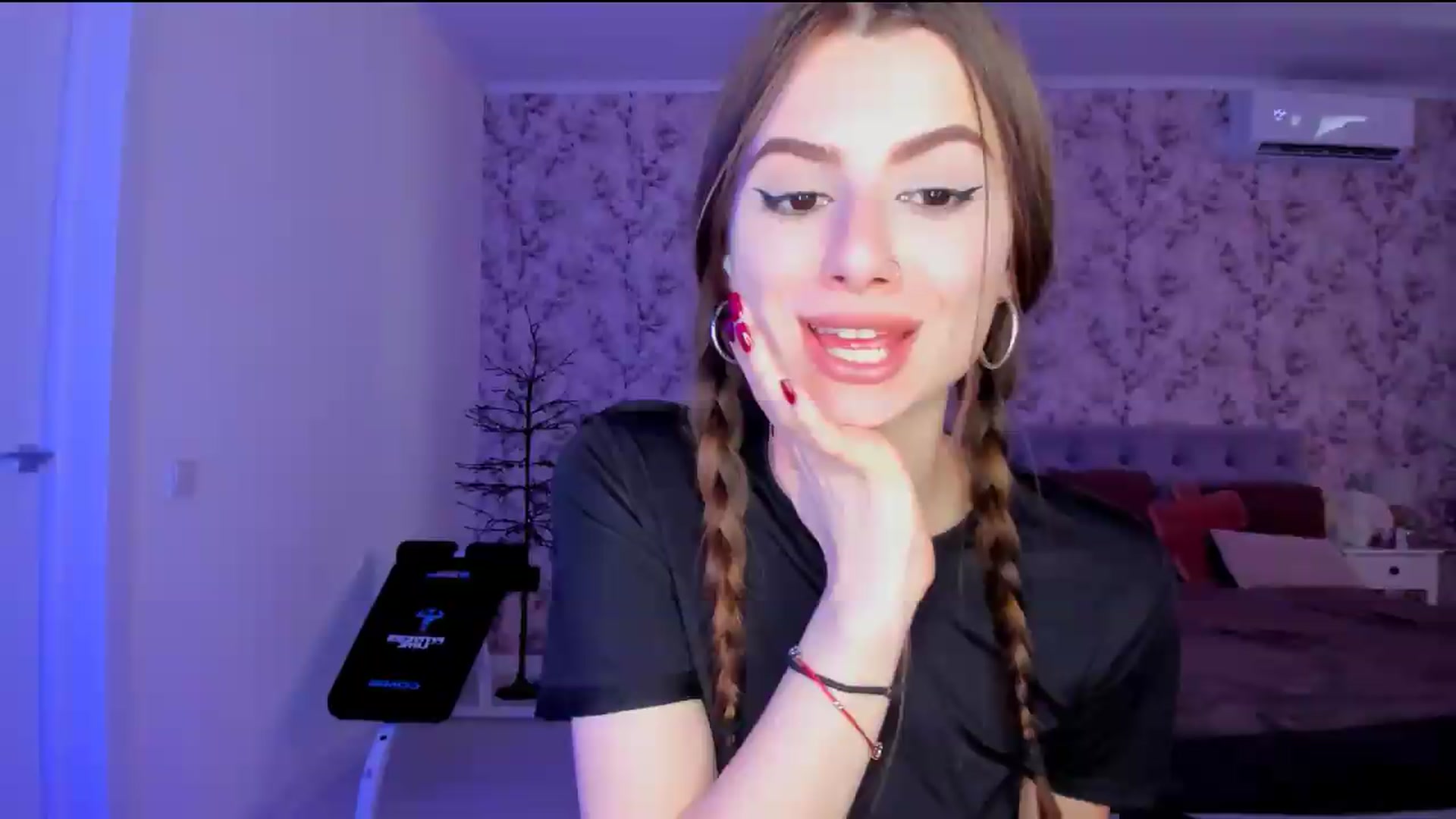 Gallery image thumbnail from Hotmolly_'s myfreecams stream on, 08/14/2026, 10:46 image 17 of 20