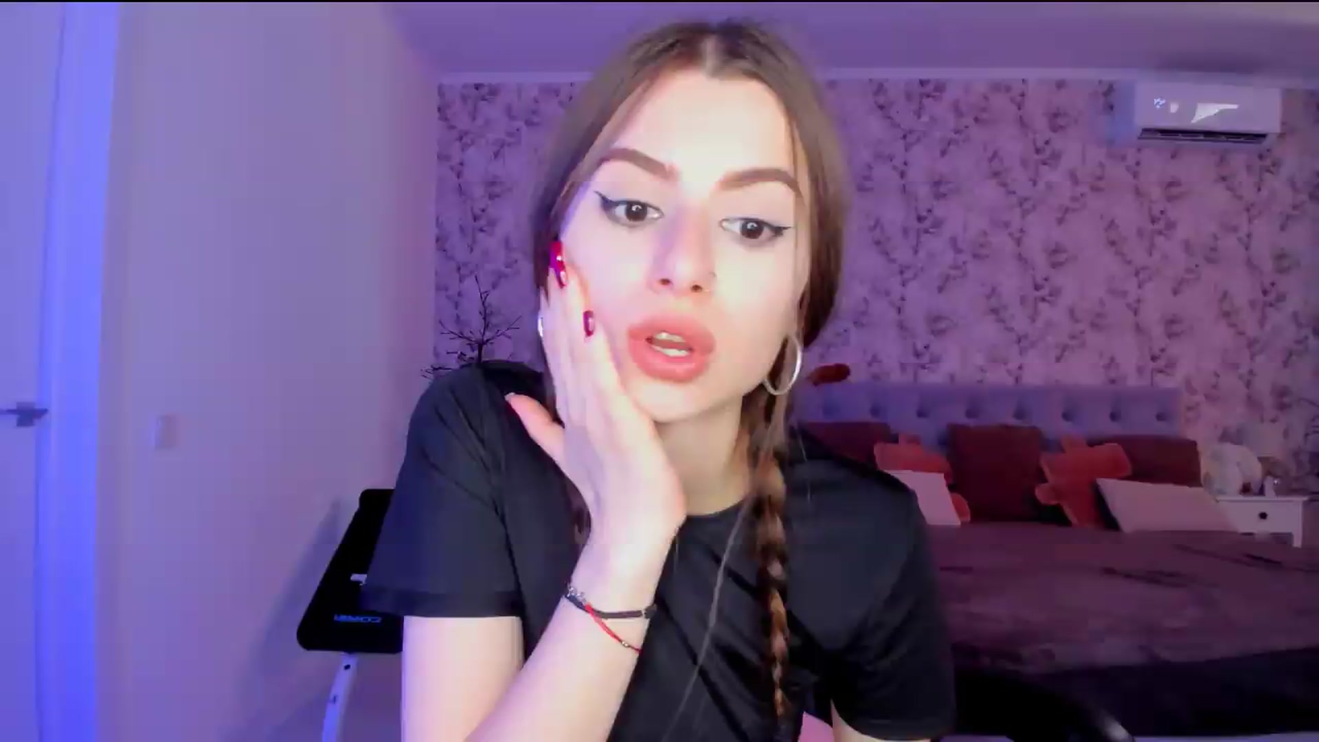 Gallery image thumbnail from Hotmolly_'s myfreecams stream on, 08/14/2026, 10:46 image 15 of 20