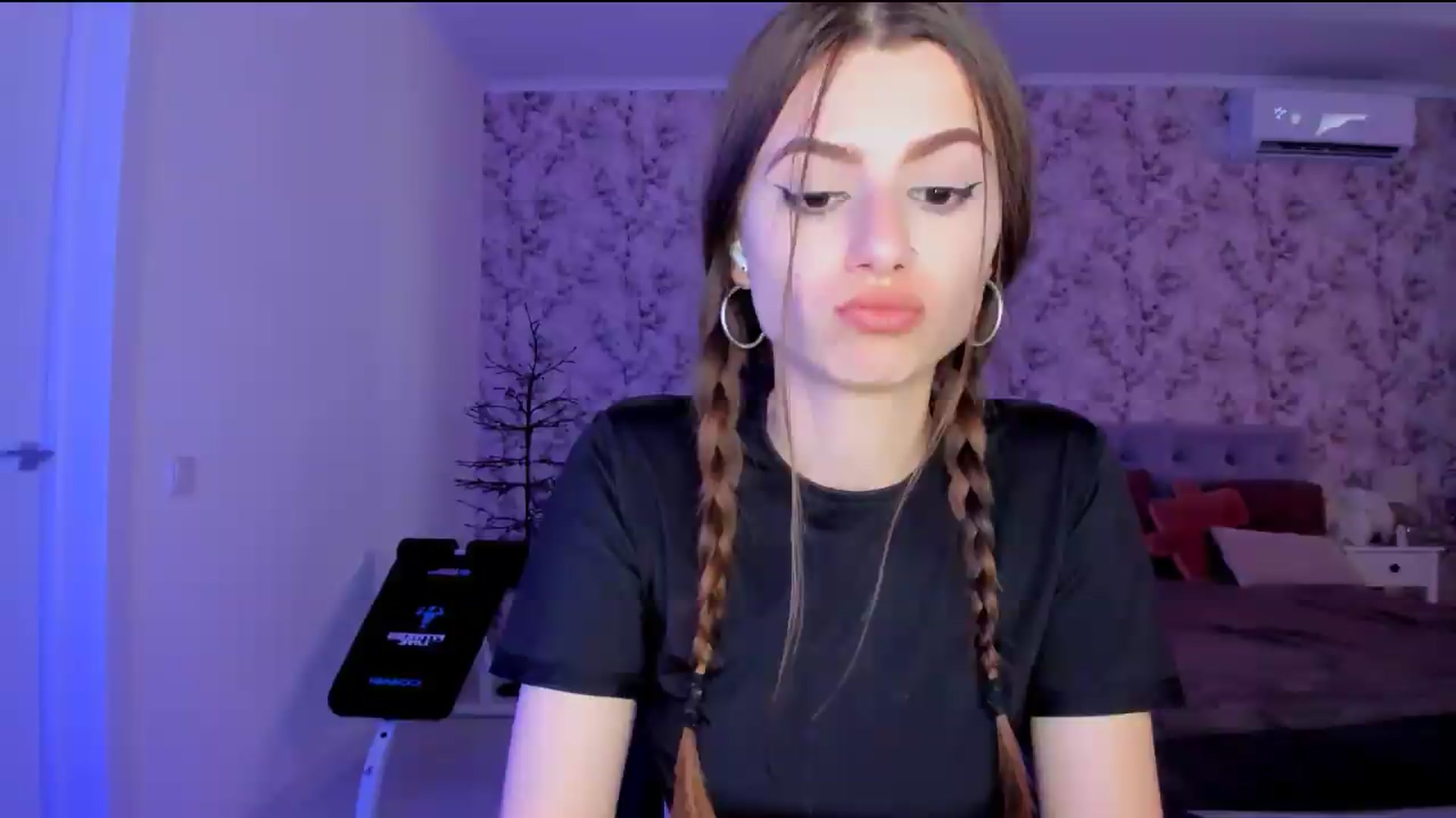 Gallery image thumbnail from Hotmolly_'s myfreecams stream on, 08/14/2026, 10:46 image 18 of 20