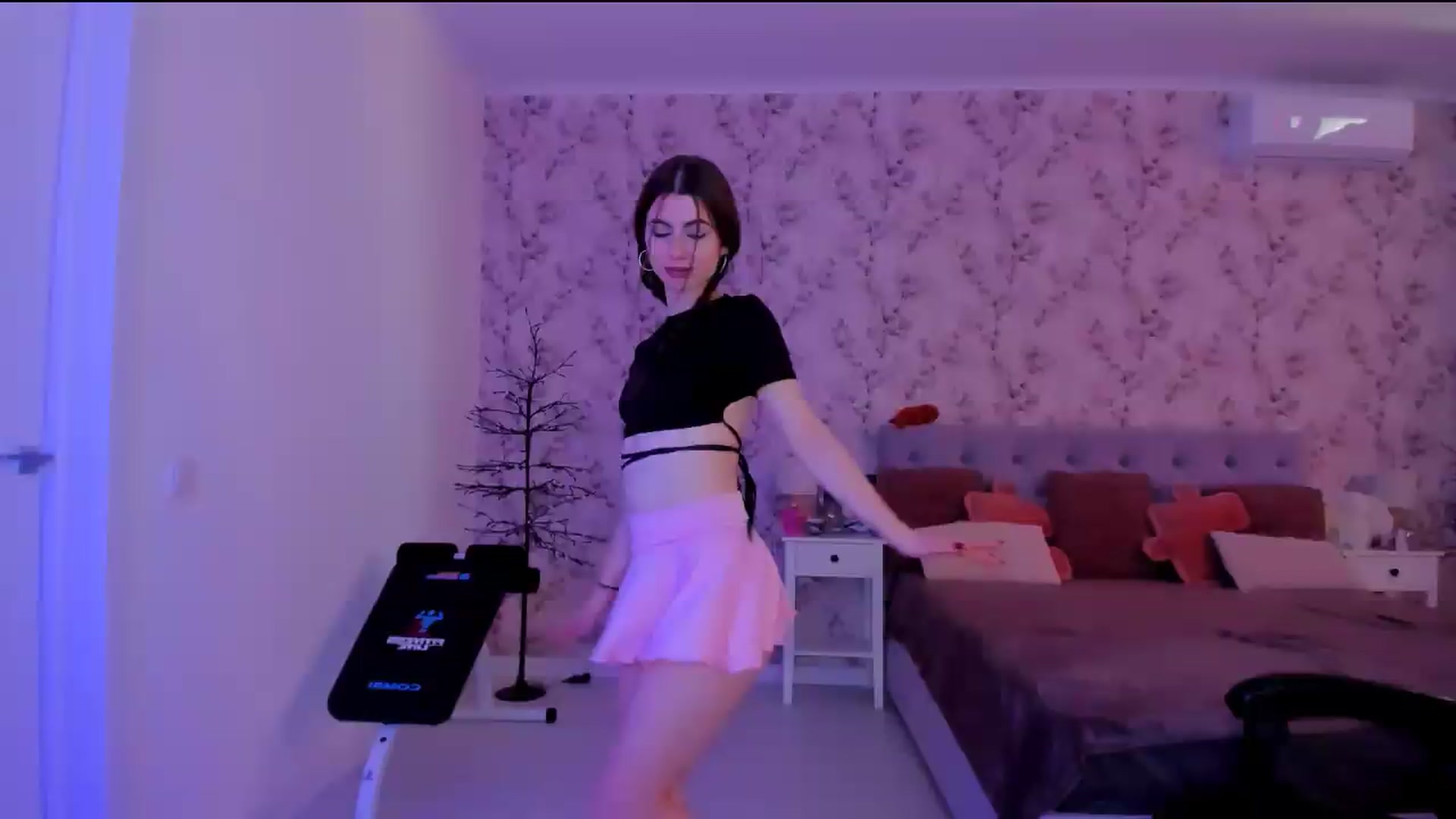Gallery image thumbnail from Hotmolly_'s myfreecams stream on, 08/14/2026, 10:46 image 7 of 20