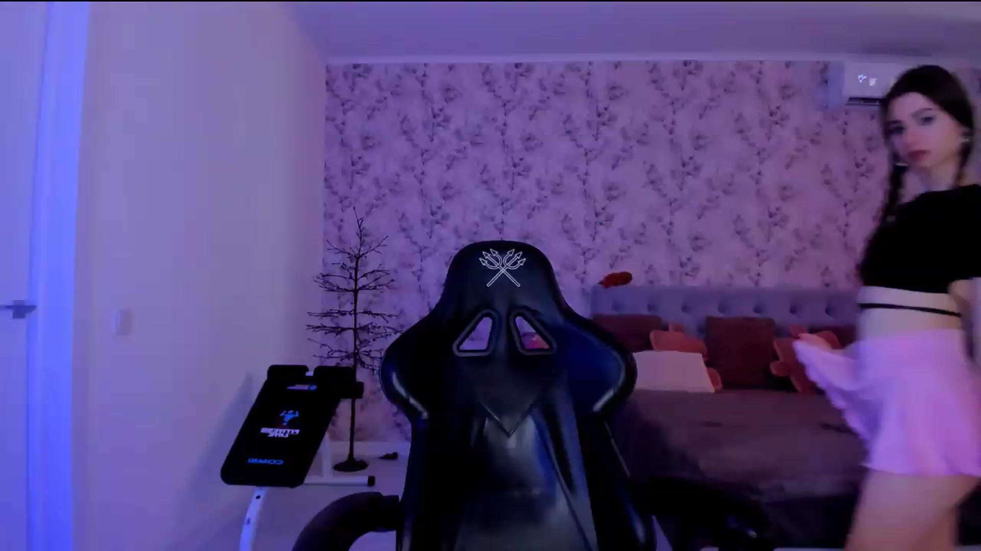 Gallery image thumbnail from Hotmolly_'s myfreecams stream on, 08/14/2026, 10:46 image 16 of 20