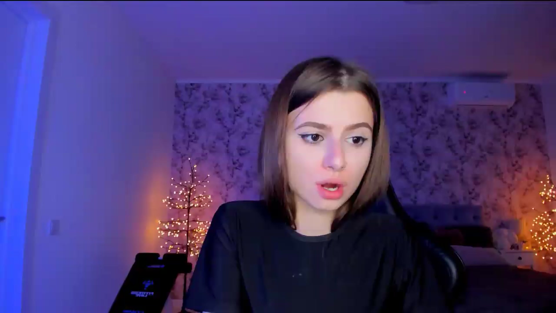 Gallery image thumbnail from Hotmolly_'s myfreecams stream on, 08/15/2026, 18:53 image 2 of 20