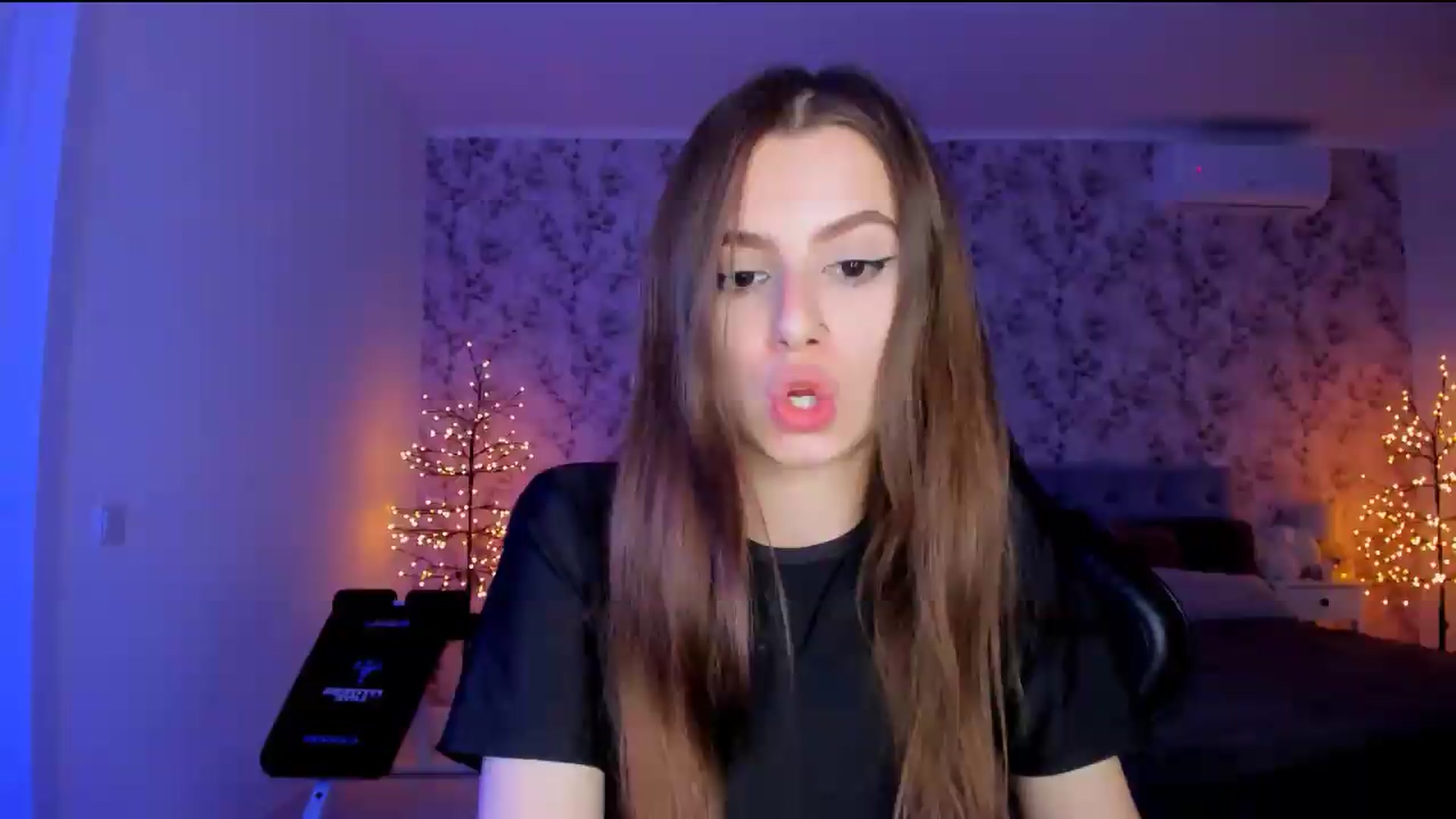 Gallery image thumbnail from Hotmolly_'s myfreecams stream on, 08/15/2026, 18:53 image 4 of 20