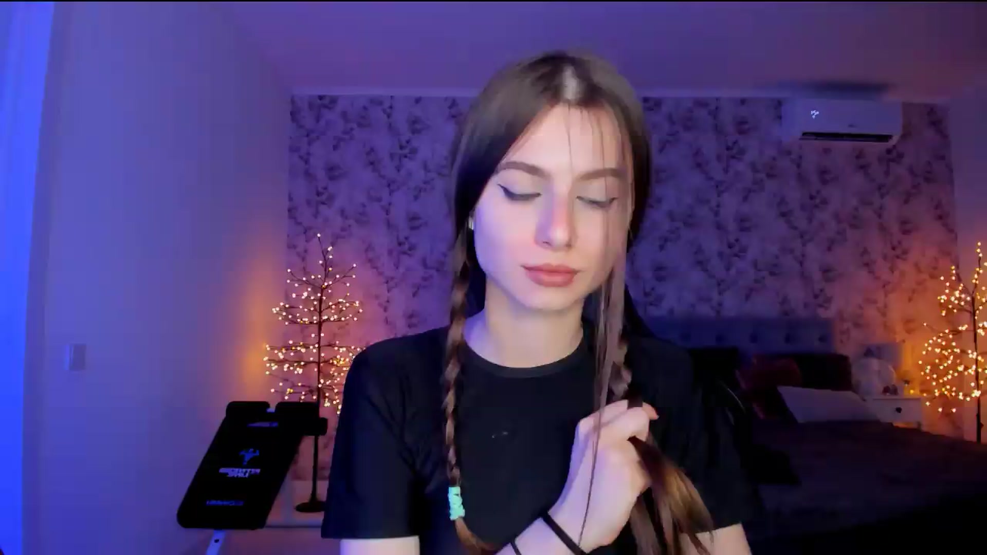 Gallery image thumbnail from Hotmolly_'s myfreecams stream on, 08/15/2026, 18:53 image 19 of 20