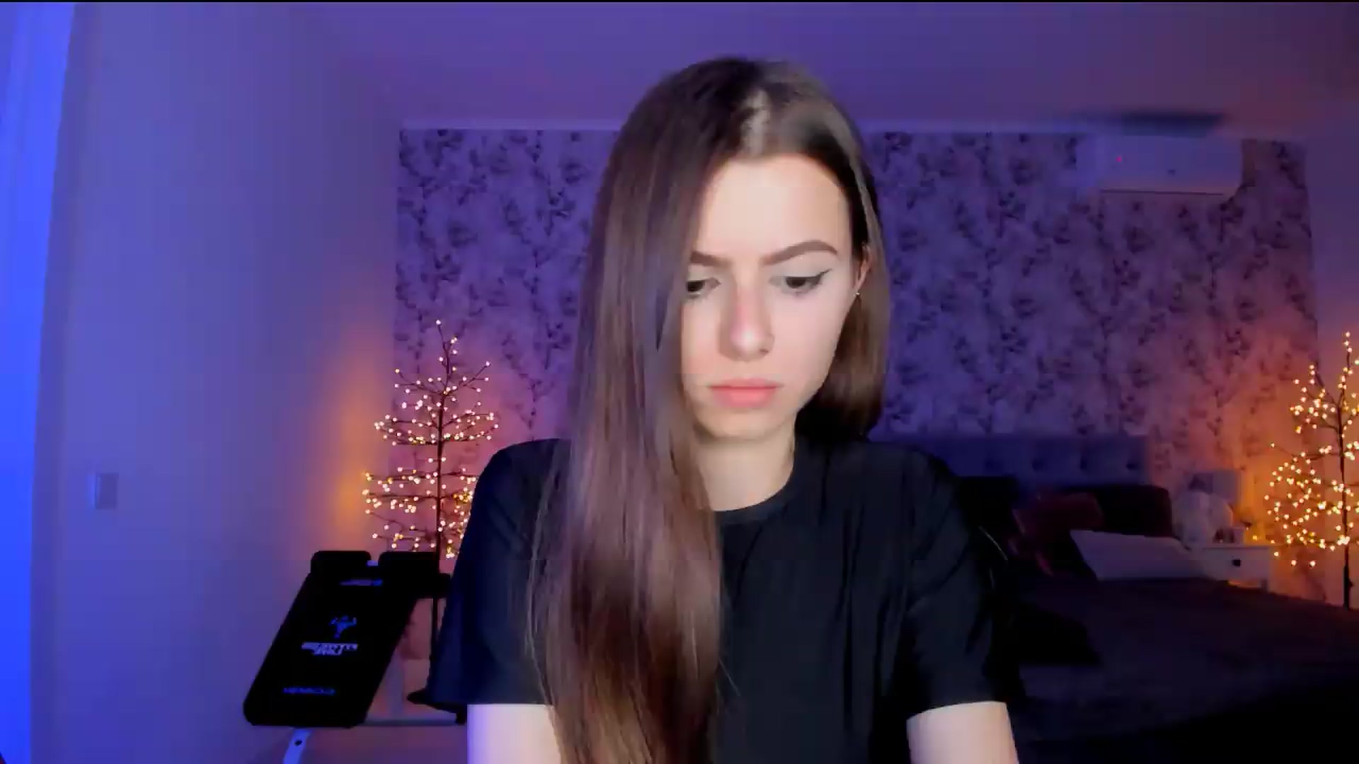 Gallery image thumbnail from Hotmolly_'s myfreecams stream on, 08/15/2026, 18:53 image 9 of 20