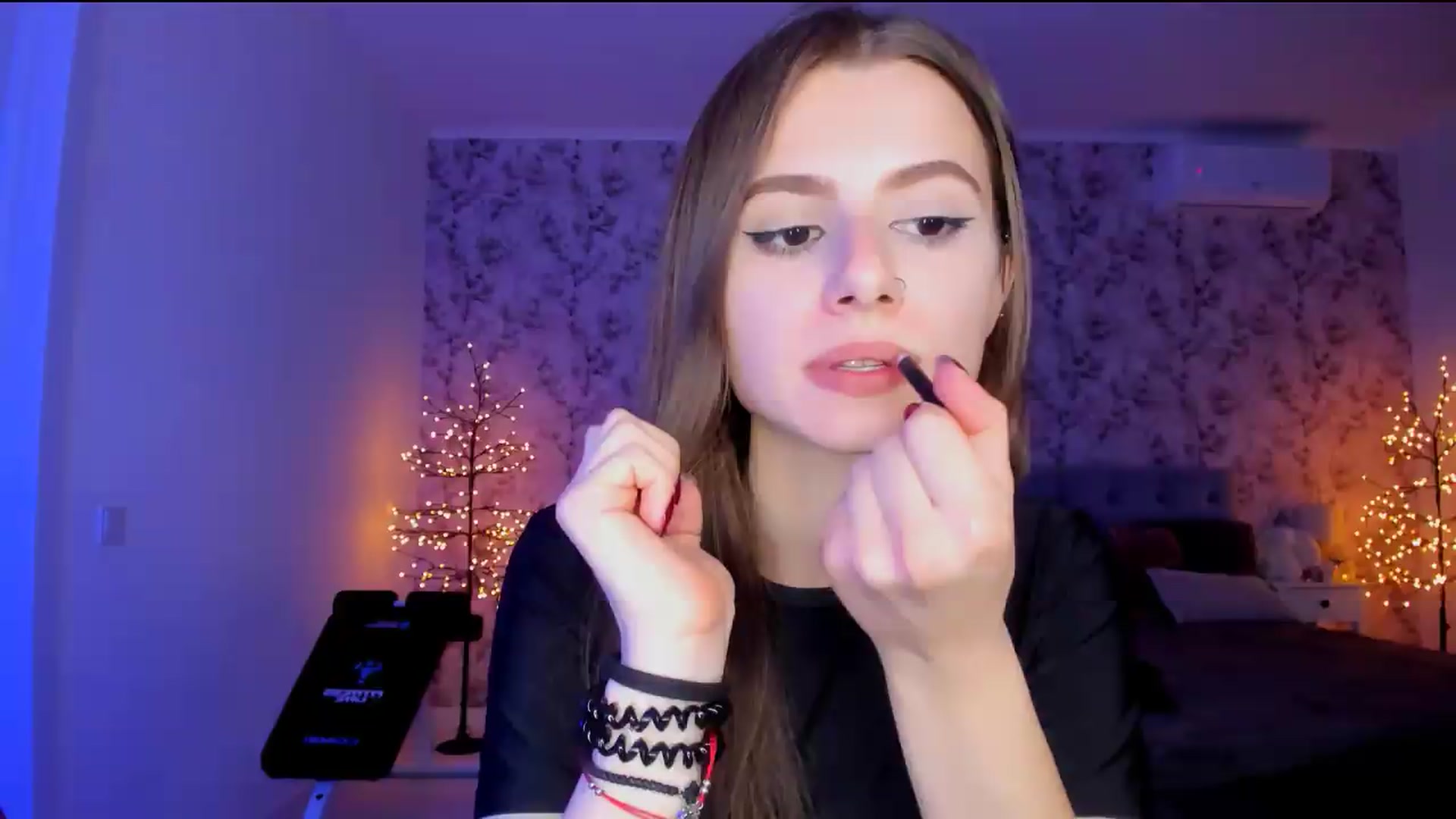 Gallery image thumbnail from Hotmolly_'s myfreecams stream on, 08/15/2026, 18:53 image 10 of 20