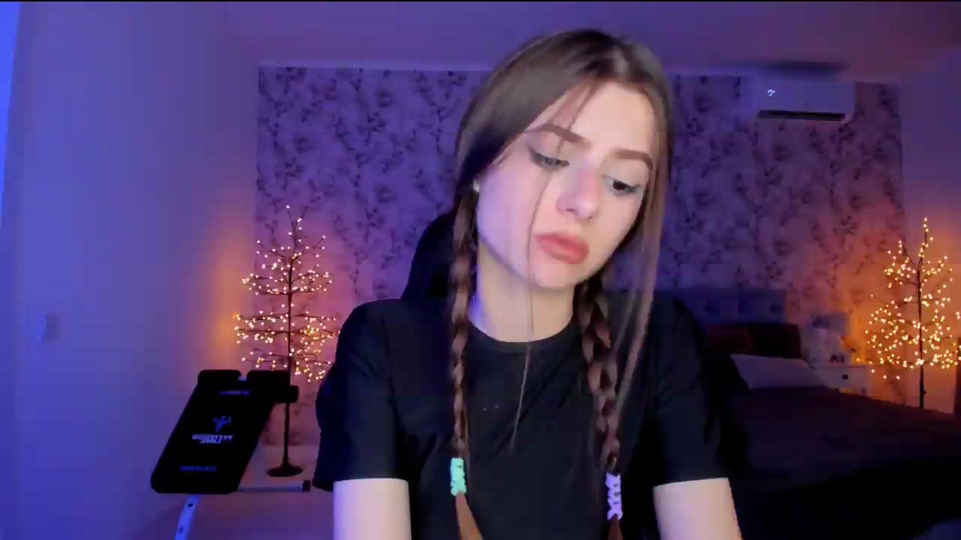 Gallery image thumbnail from Hotmolly_'s myfreecams stream on, 08/15/2026, 19:13 image 4 of 20