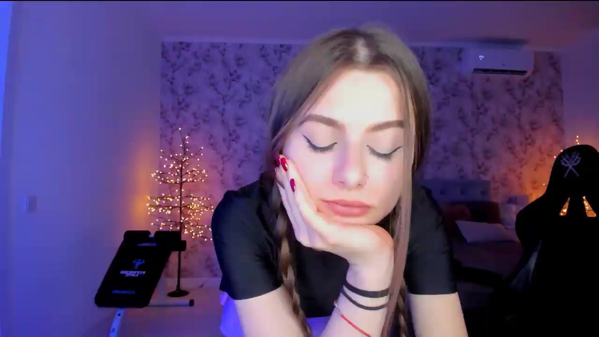 Gallery image thumbnail from Hotmolly_'s myfreecams stream on, 08/15/2026, 19:13 image 19 of 20