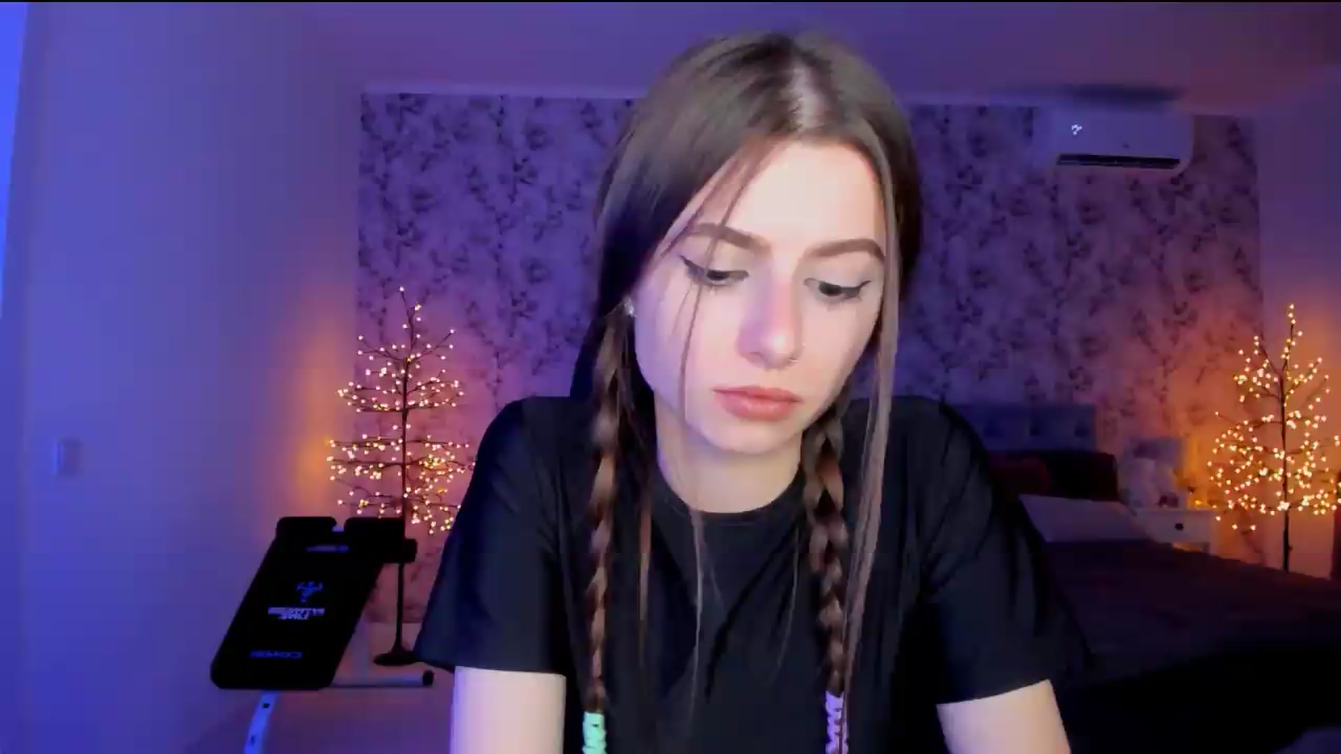 Gallery image thumbnail from Hotmolly_'s myfreecams stream on, 08/15/2026, 19:13 image 6 of 20