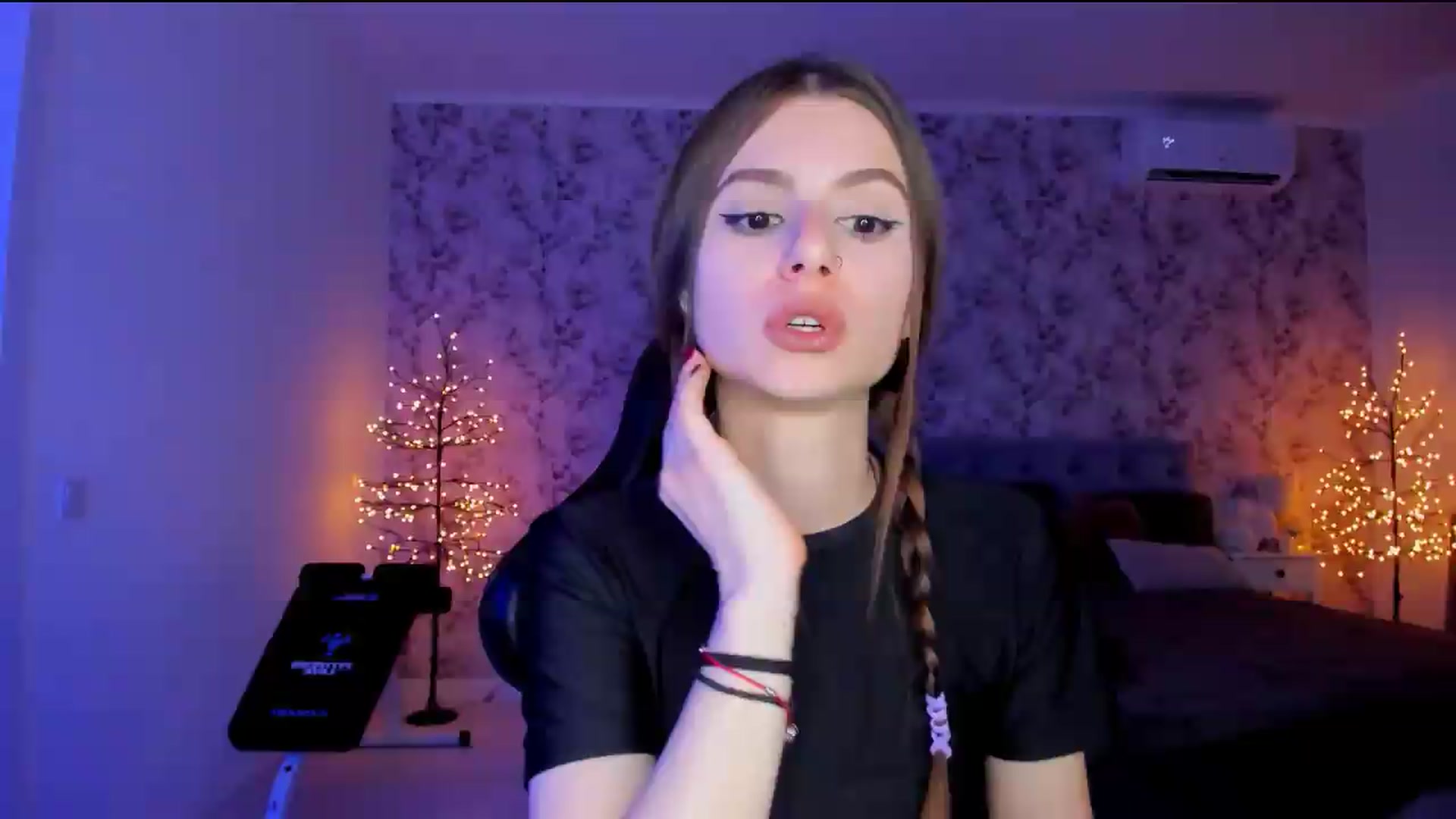 Gallery image thumbnail from Hotmolly_'s myfreecams stream on, 08/15/2026, 19:13 image 5 of 20